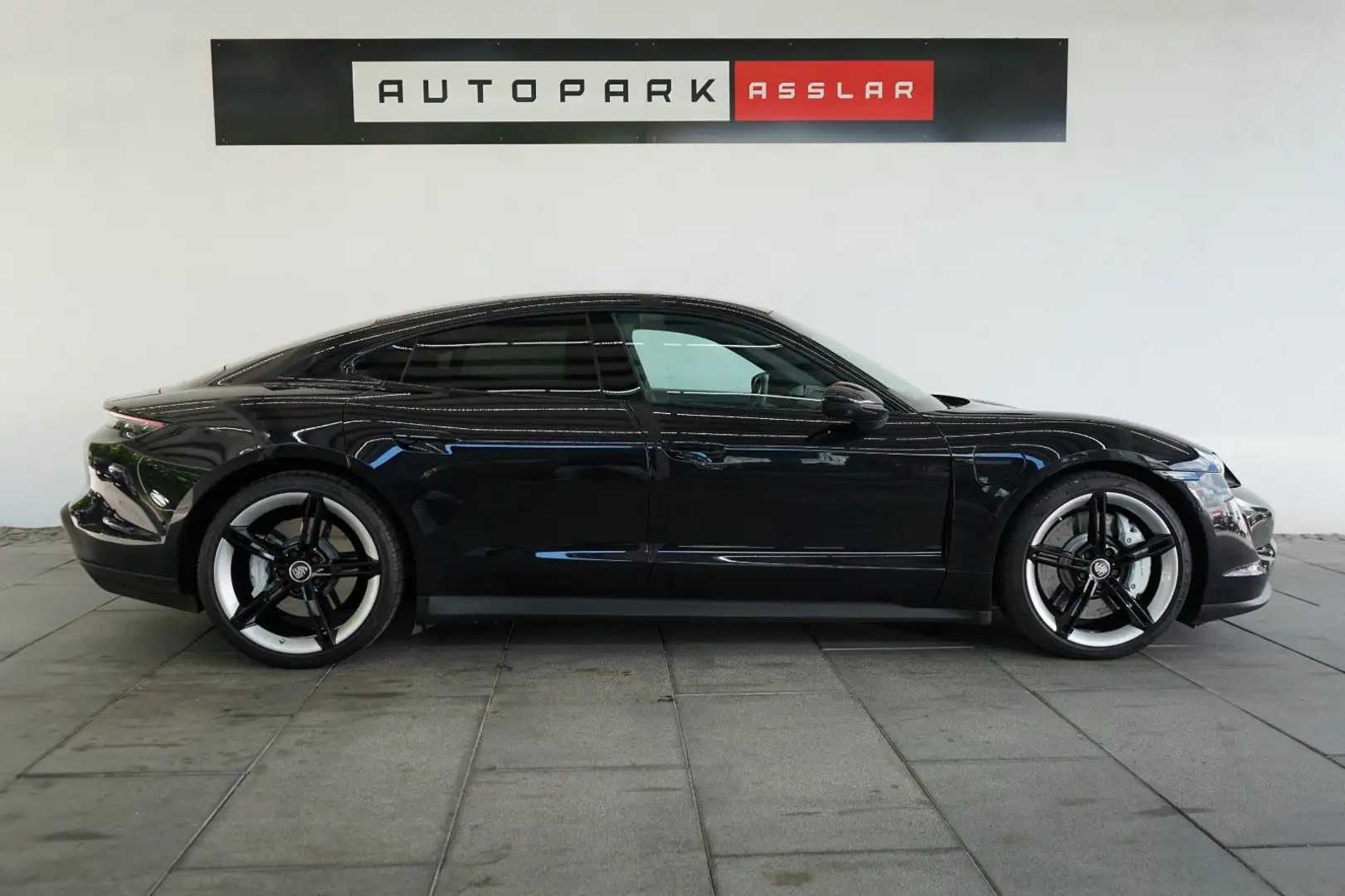 Porsche Taycan 4 S/HAL/2xDisplay/PANO/360°/21z/MEGA-SPEC Nero - 2