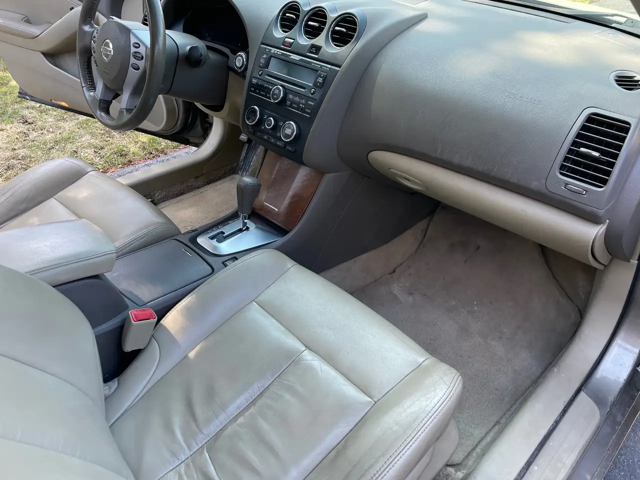 Nissan Altima снимка Nissan Altima