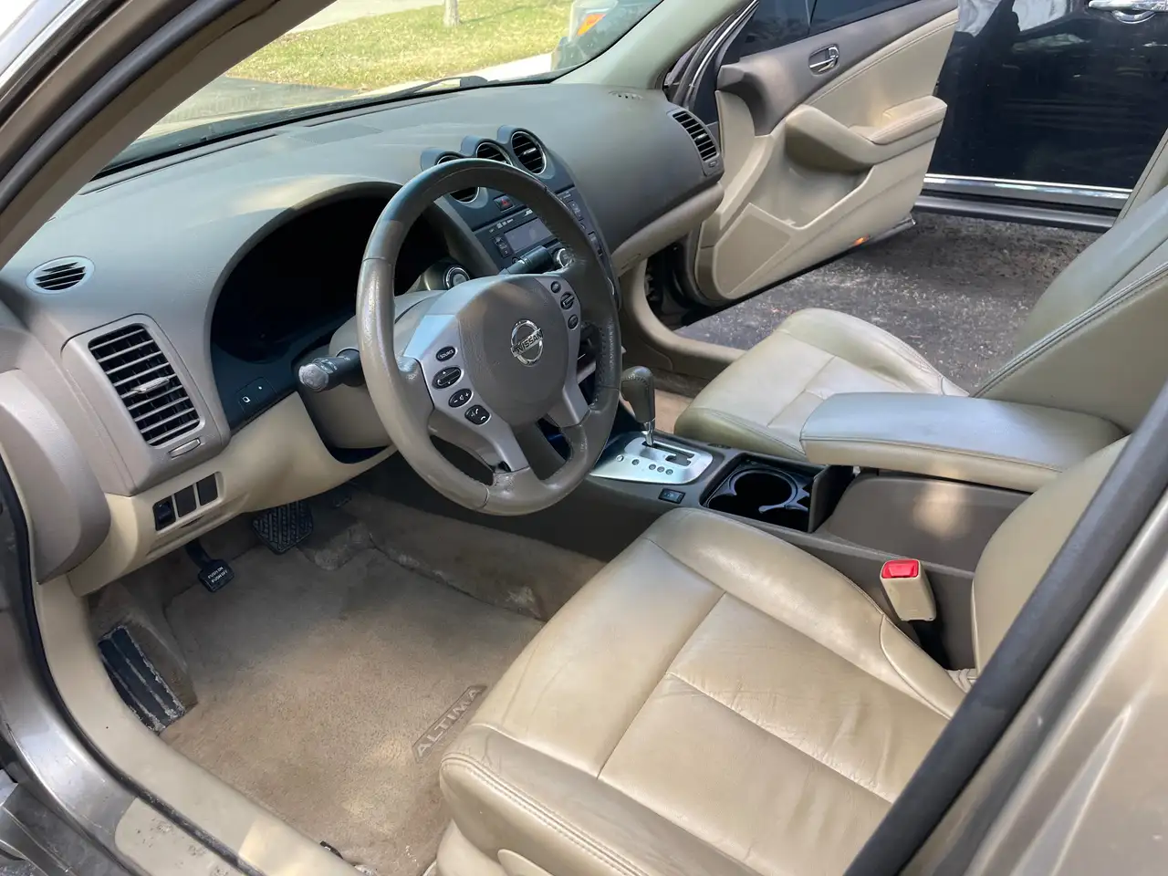 Nissan Altima снимка Nissan Altima