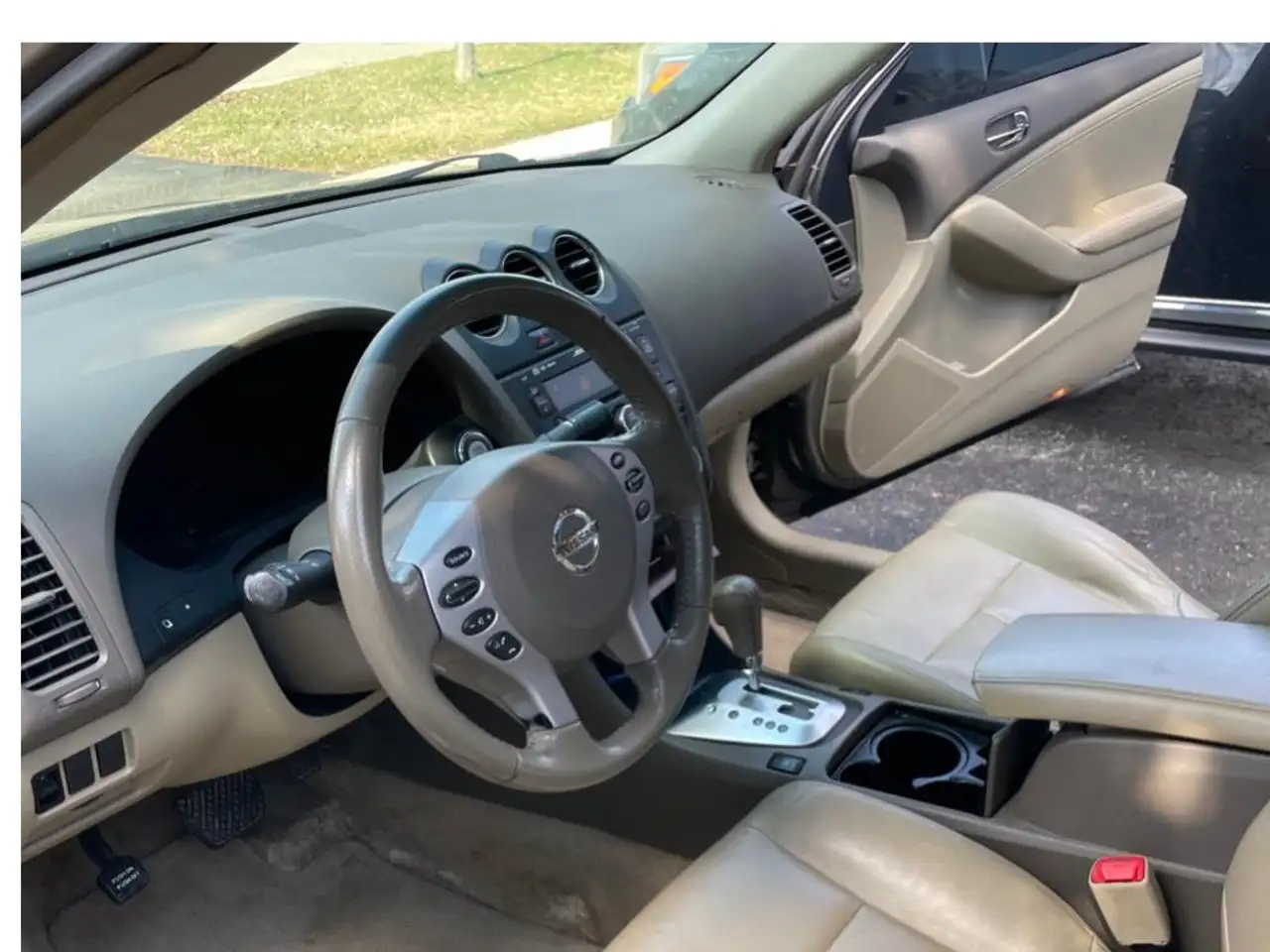Nissan Altima снимка Nissan Altima