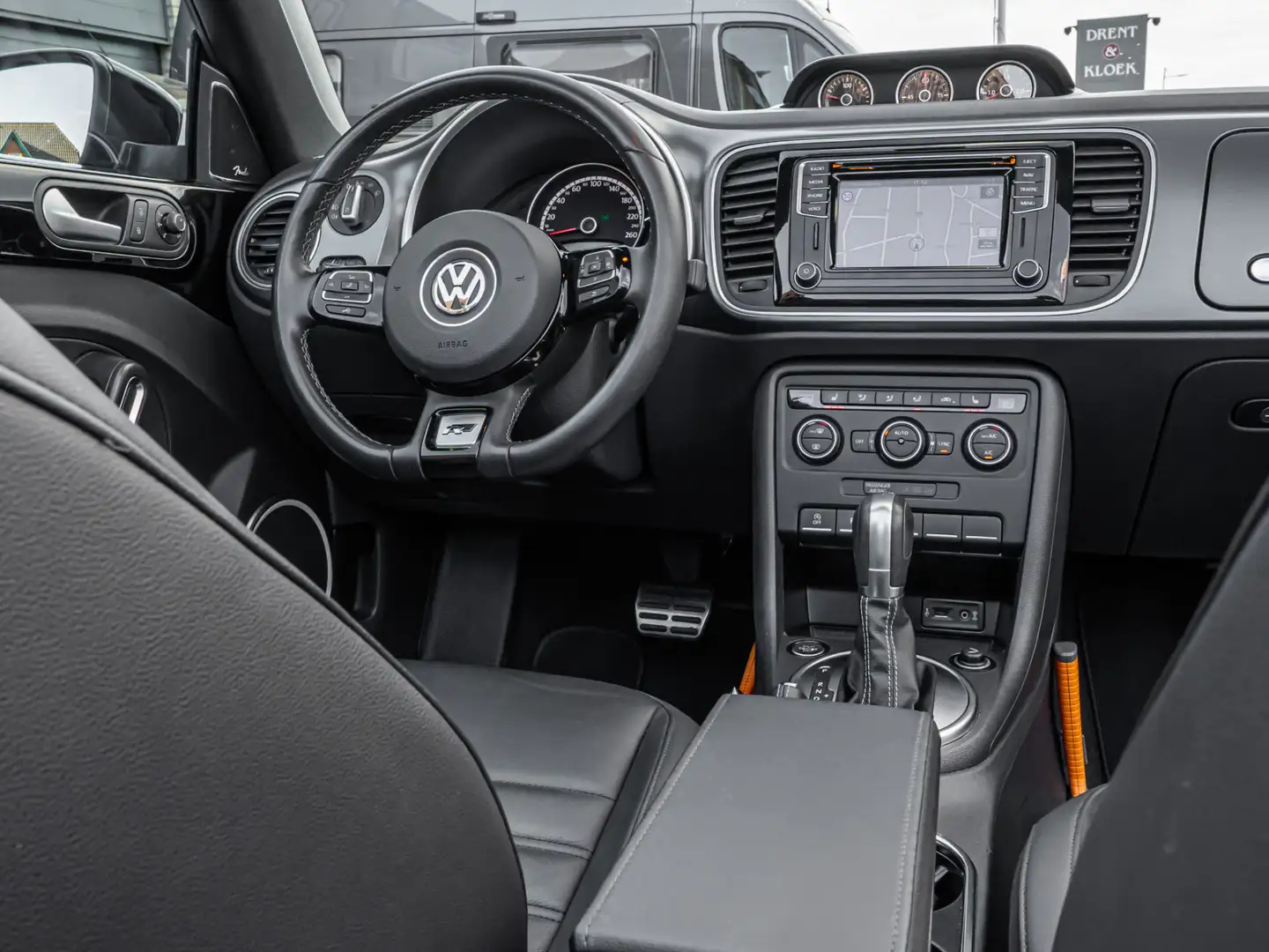 Volkswagen Beetle Cabriolet 1.4 TSI Sport R-Line ORG NL FENDER AUDIO Nero - 2
