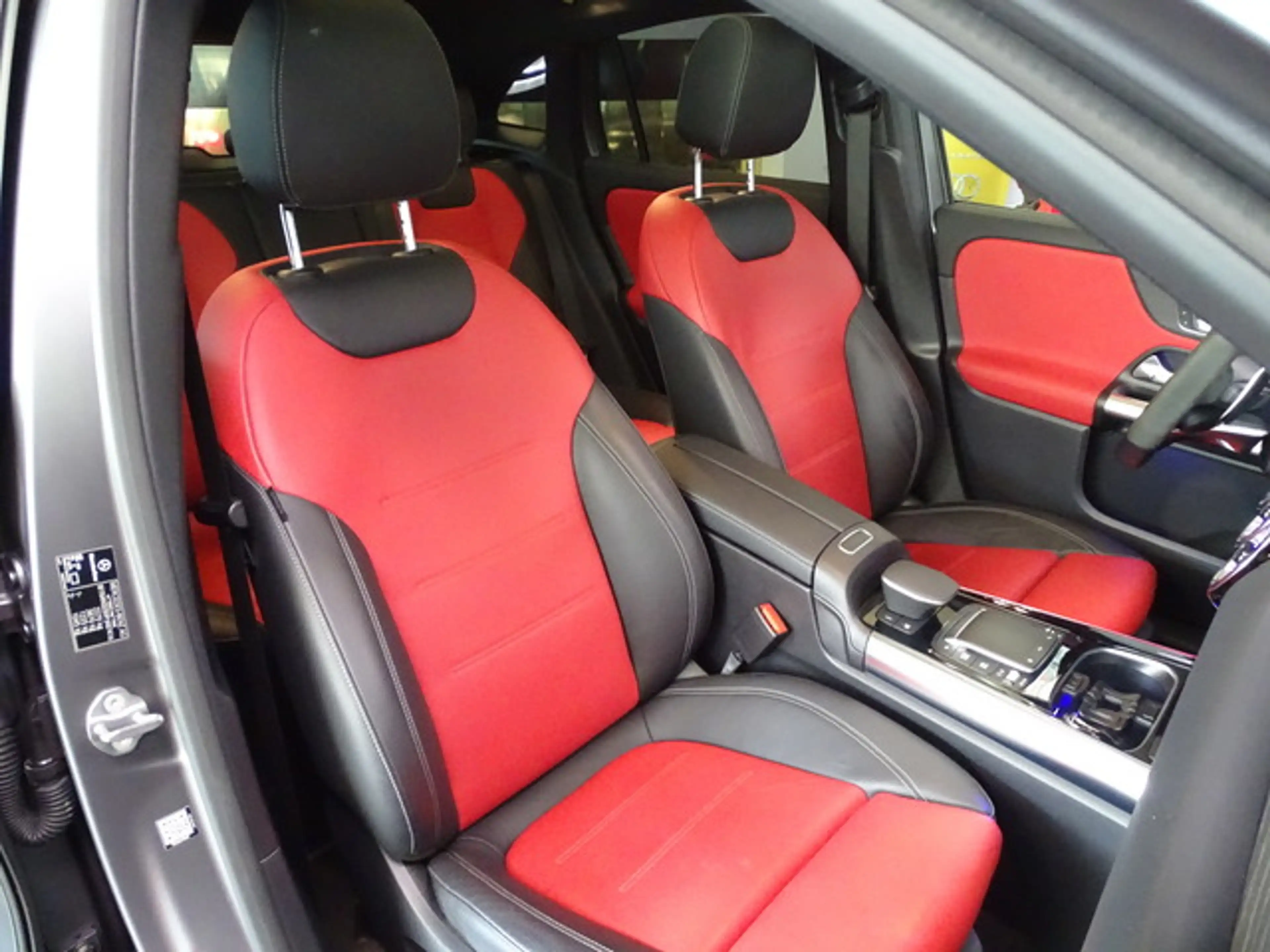 Mercedes-Benz GLA 45 AMG S 4M Magno Night Dist LED Pano 360Cam — photo 13