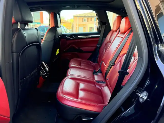 Porsche Cayenne view 14