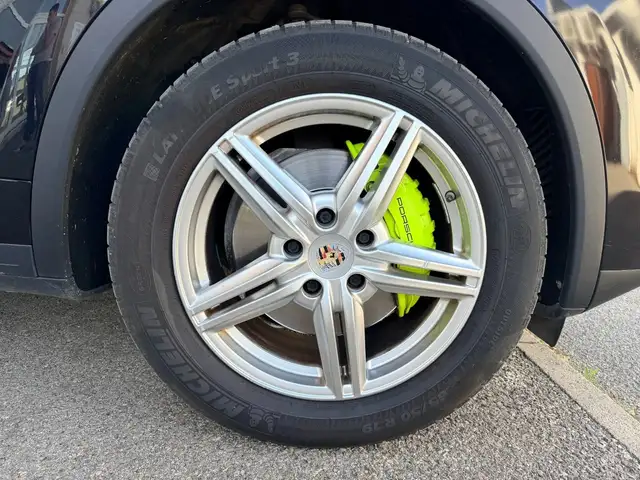 Porsche Cayenne view 10