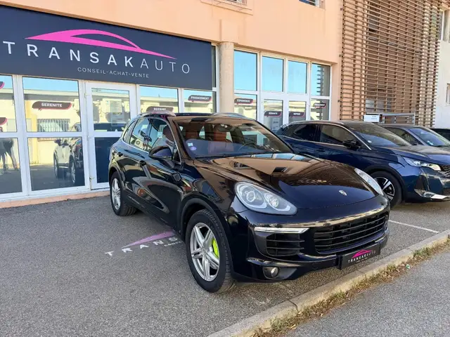 Porsche Cayenne view 3