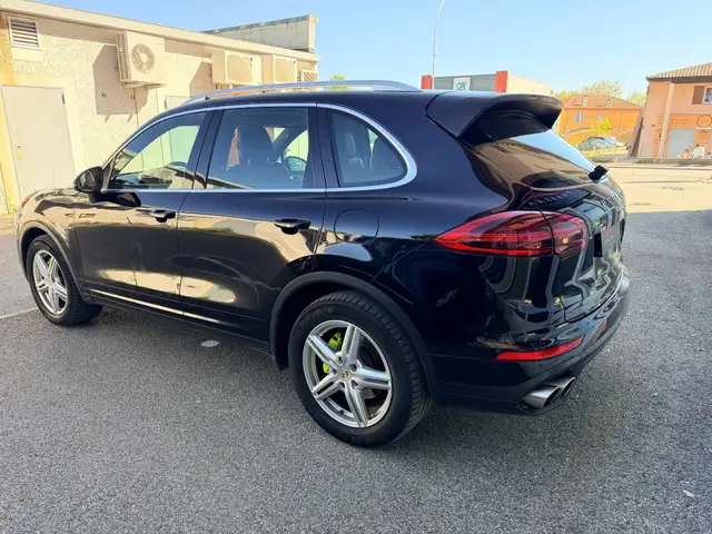 Porsche Cayenne view 7