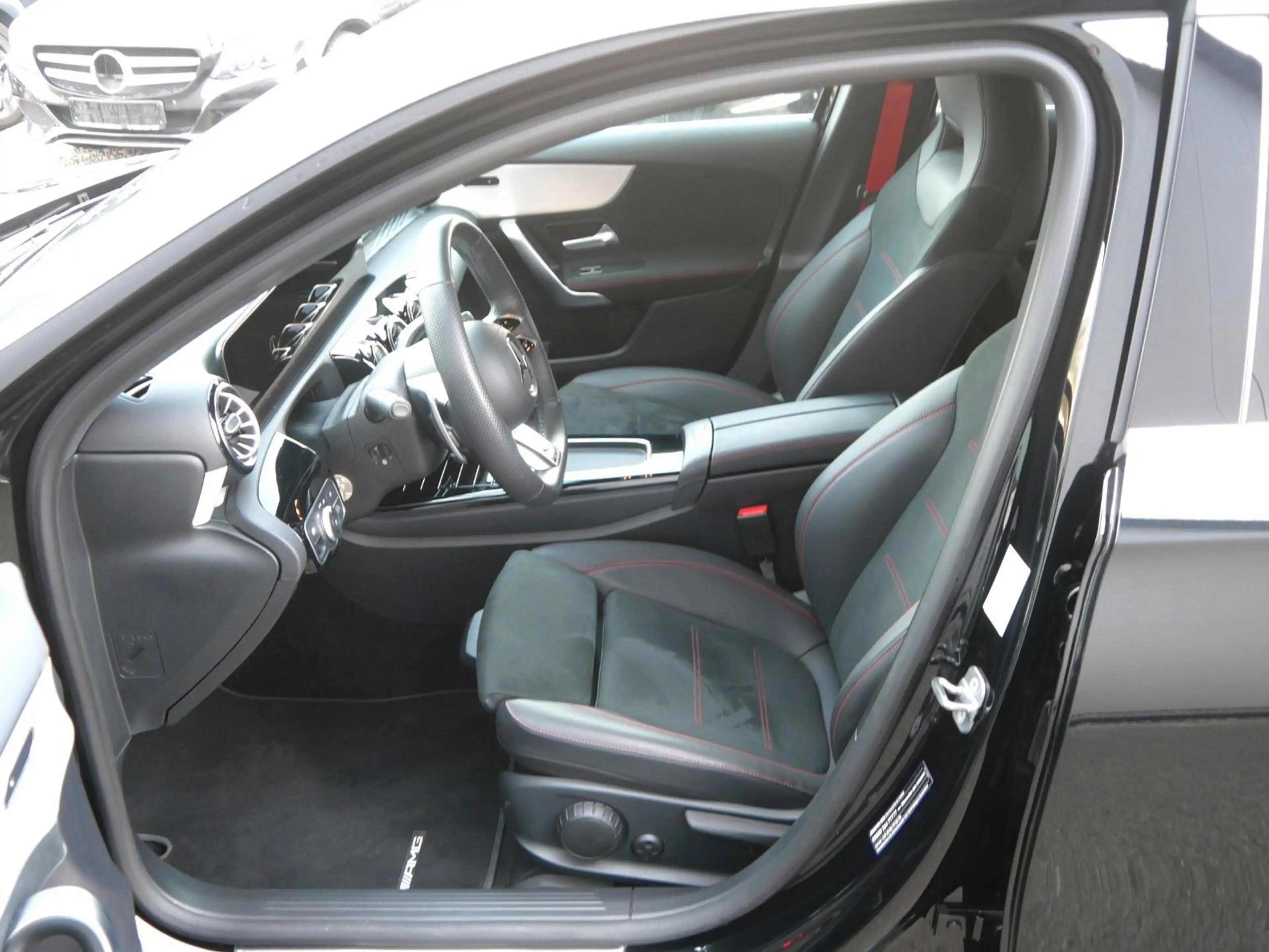Mercedes-Benz A 35 AMG 4Matic NAVI/LED/BURM/PREMIUM — photo 7