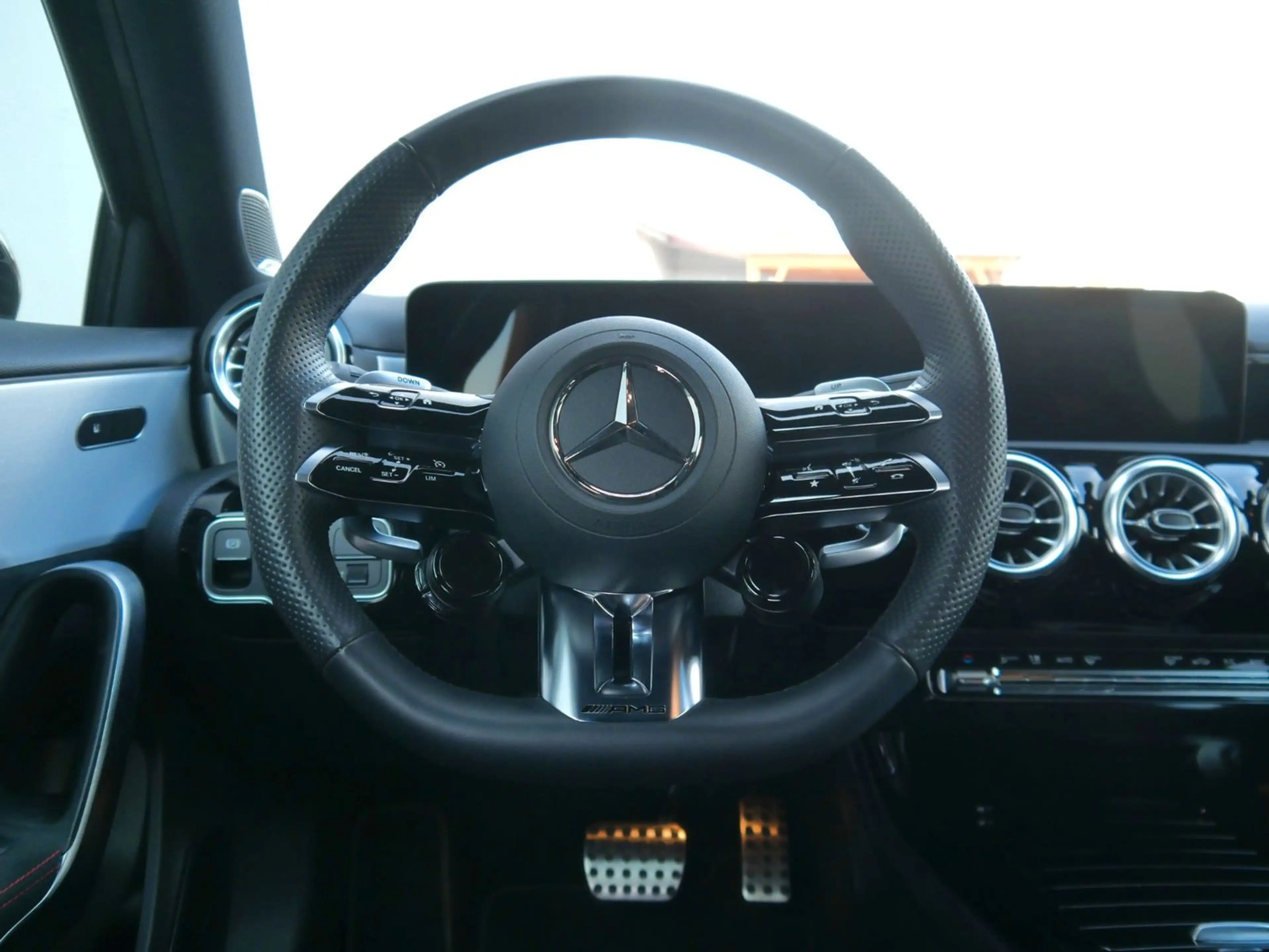 Mercedes-Benz A 35 AMG 4Matic NAVI/LED/BURM/PREMIUM — photo 15