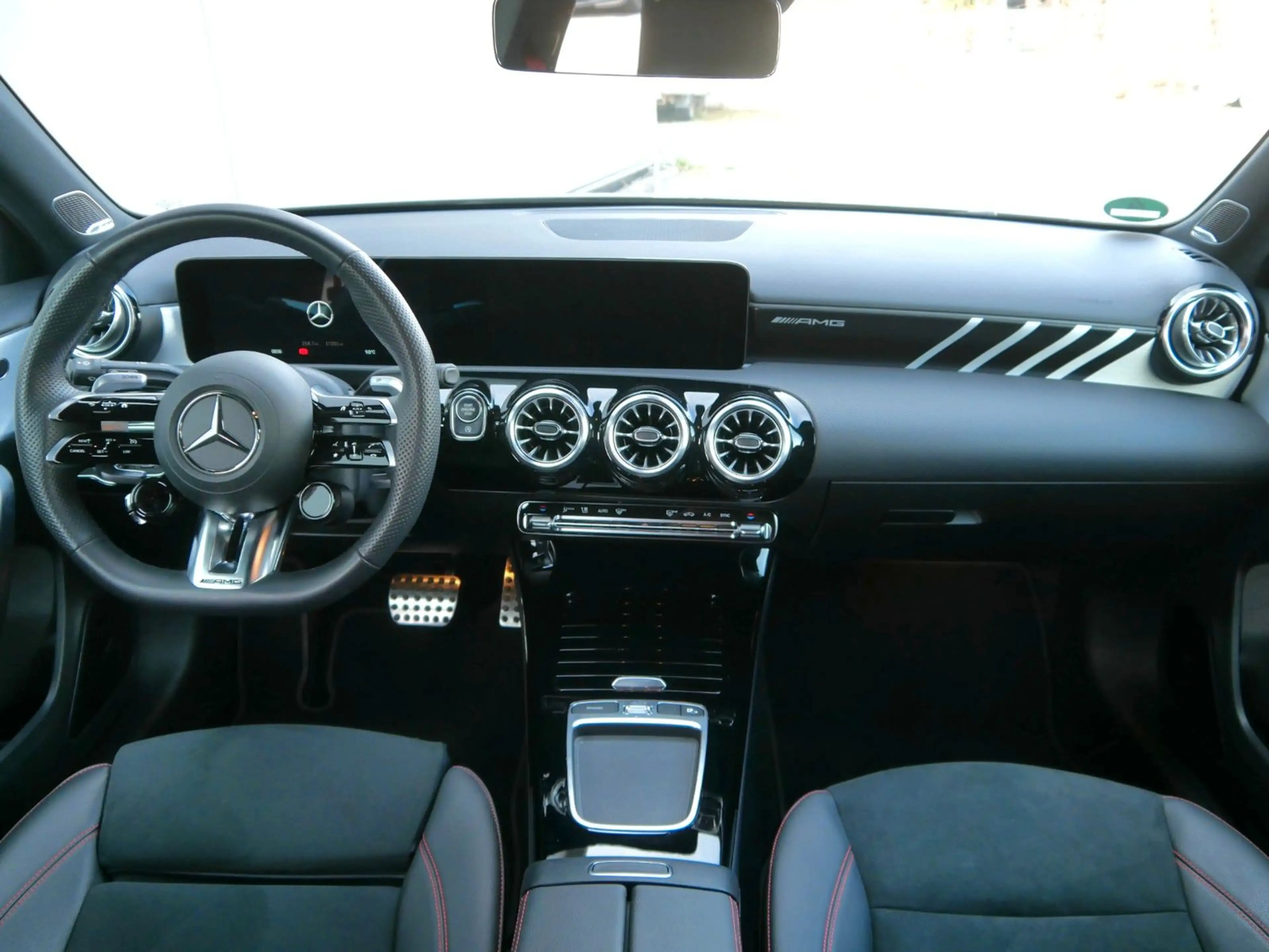 Mercedes-Benz A 35 AMG 4Matic NAVI/LED/BURM/PREMIUM — photo 14