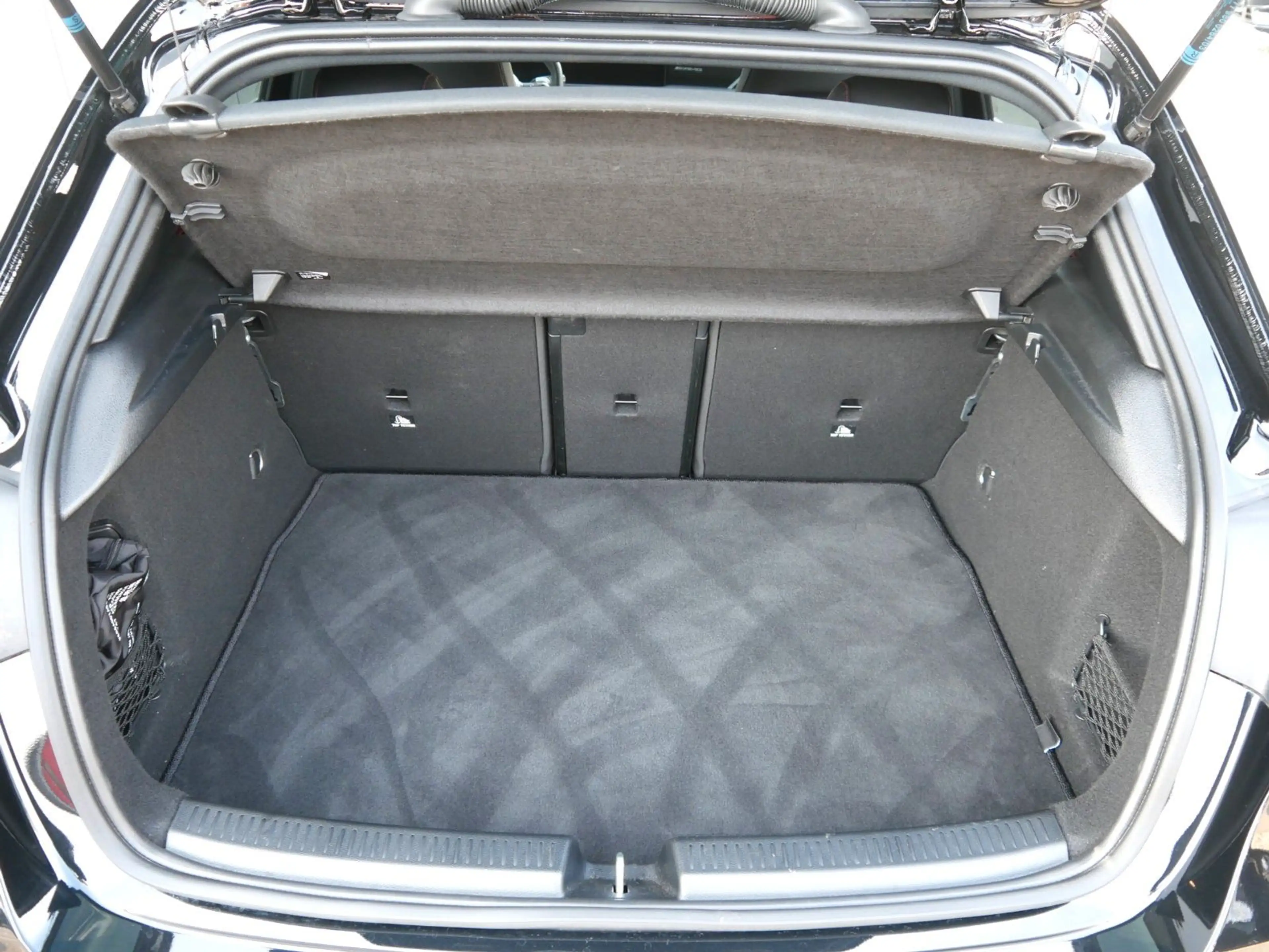 Mercedes-Benz A 35 AMG 4Matic NAVI/LED/BURM/PREMIUM — photo 11
