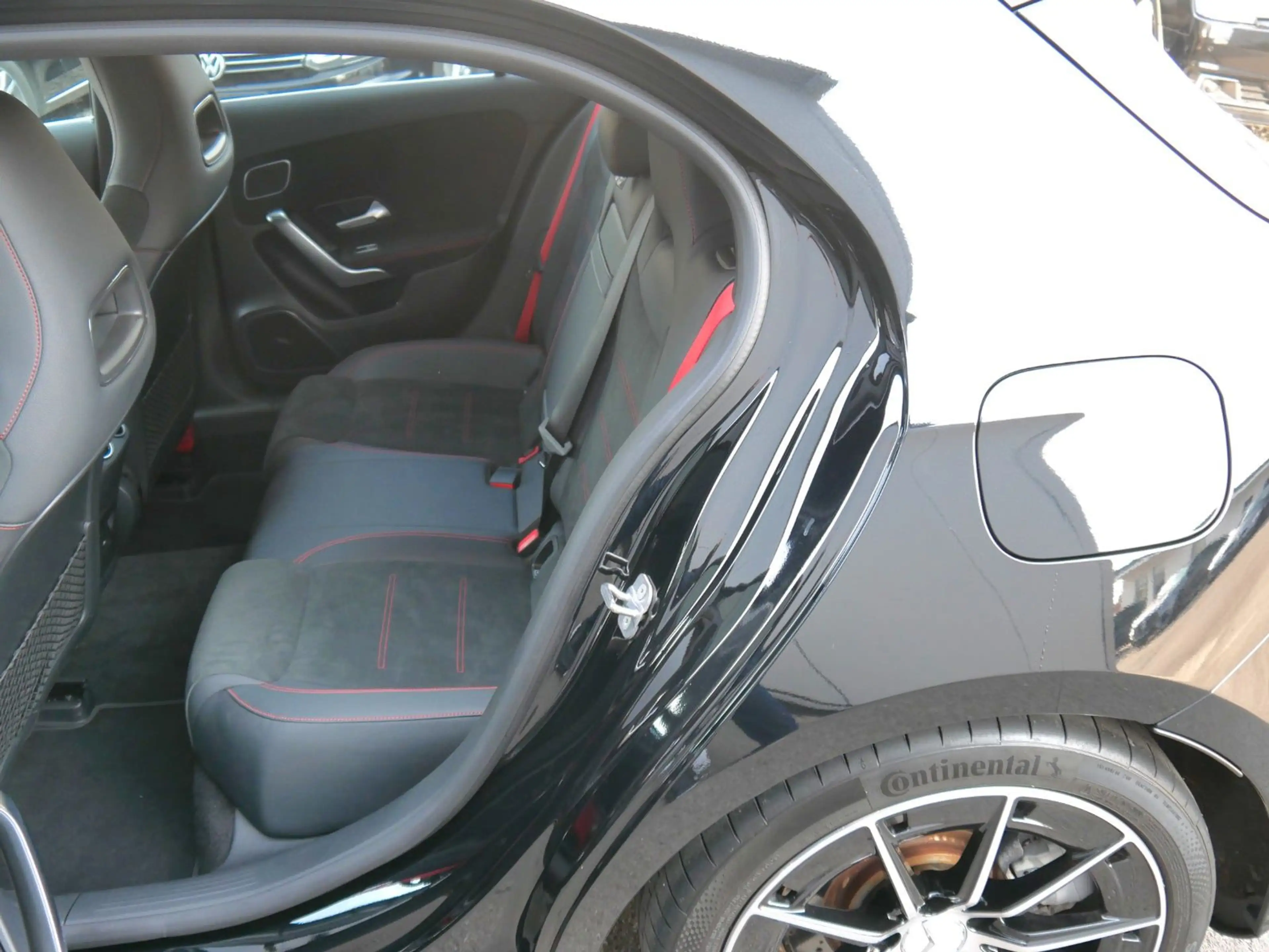 Mercedes-Benz A 35 AMG 4Matic NAVI/LED/BURM/PREMIUM — photo 9