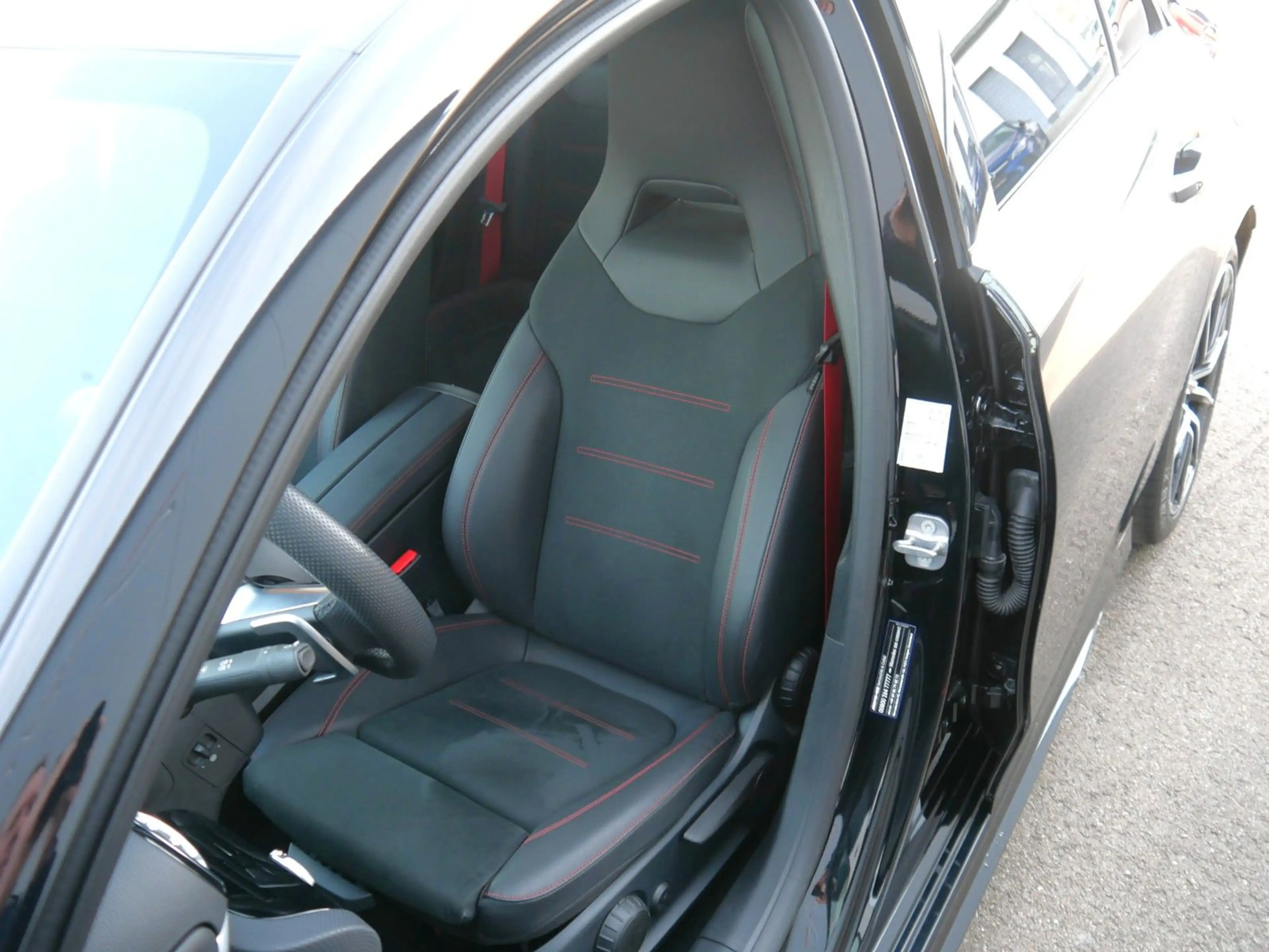Mercedes-Benz A 35 AMG 4Matic NAVI/LED/BURM/PREMIUM — photo 8