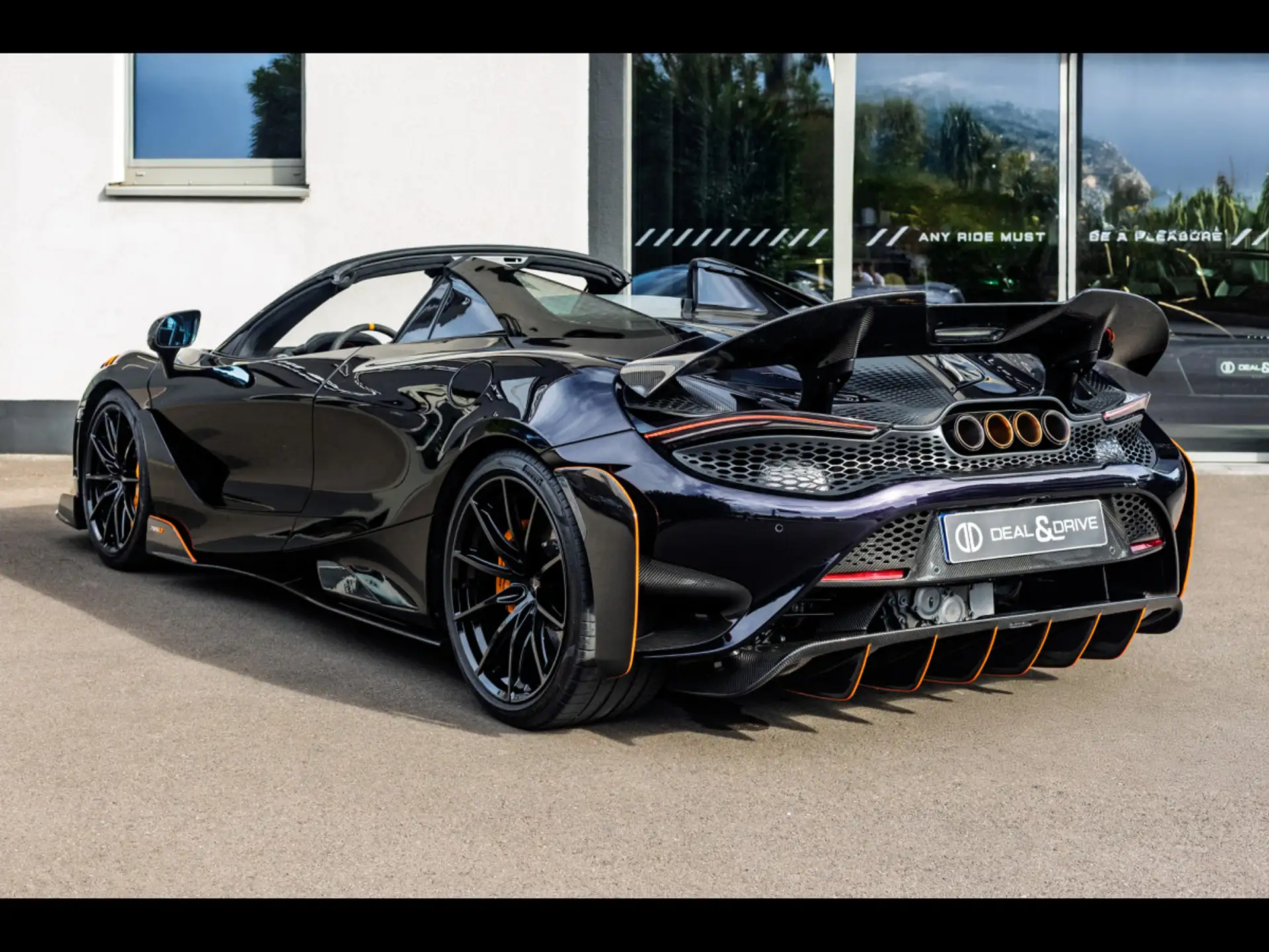 맥라렌 765LT 765 2022 검정 사진 3
