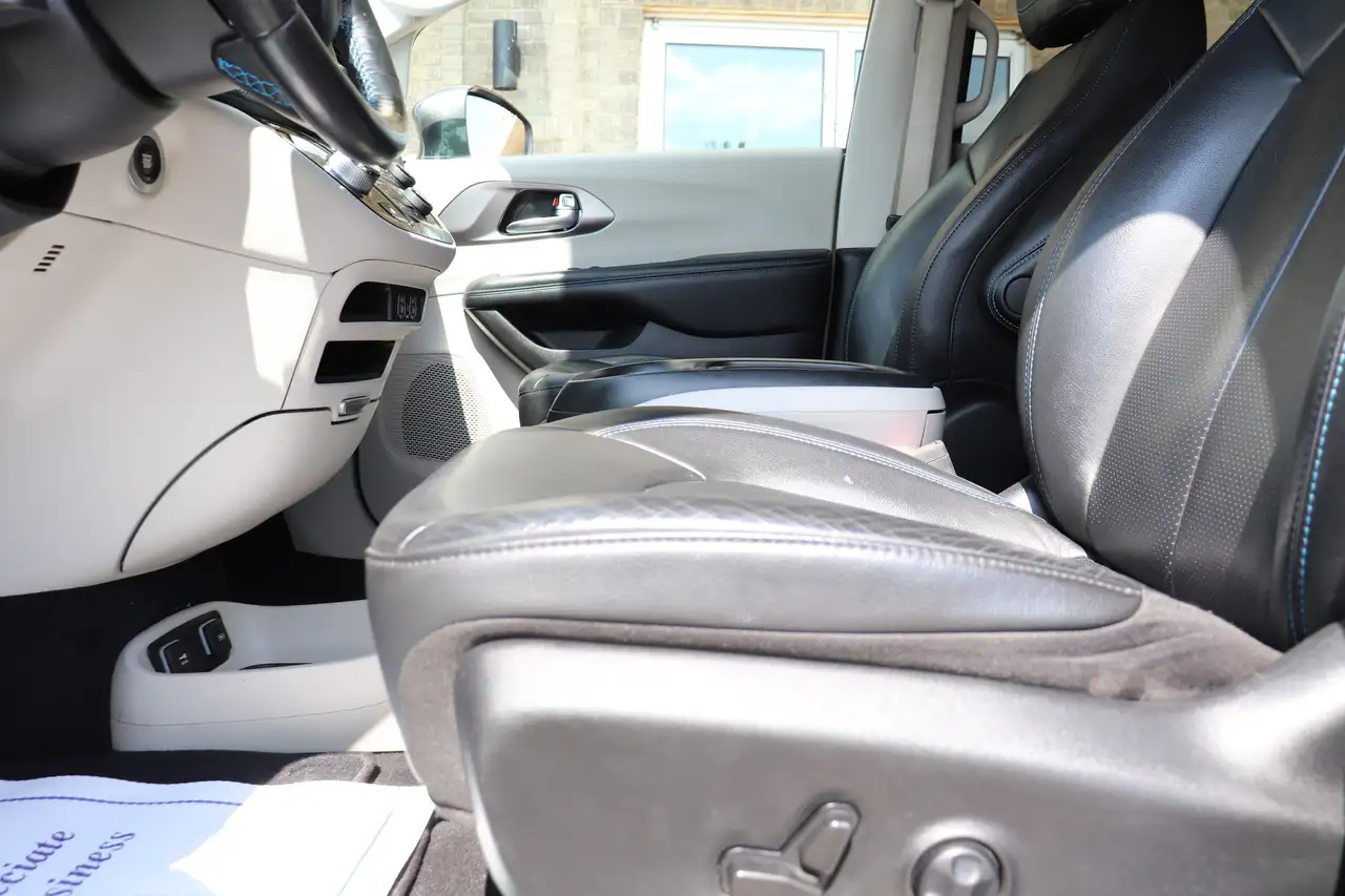 Chrysler Pacifica снимка Chrysler Pacifica
