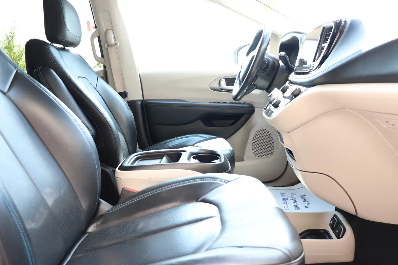 Chrysler Pacifica снимка Chrysler Pacifica