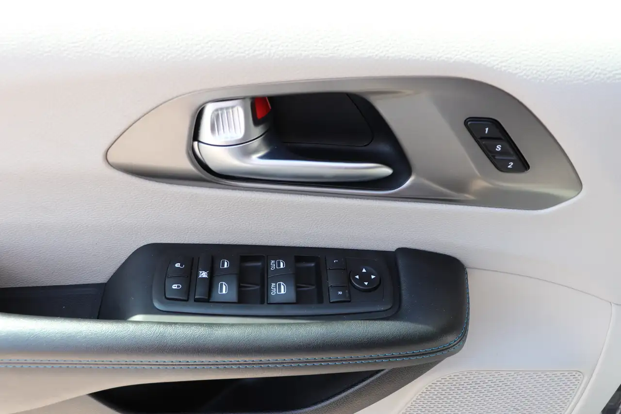 Chrysler Pacifica снимка Chrysler Pacifica