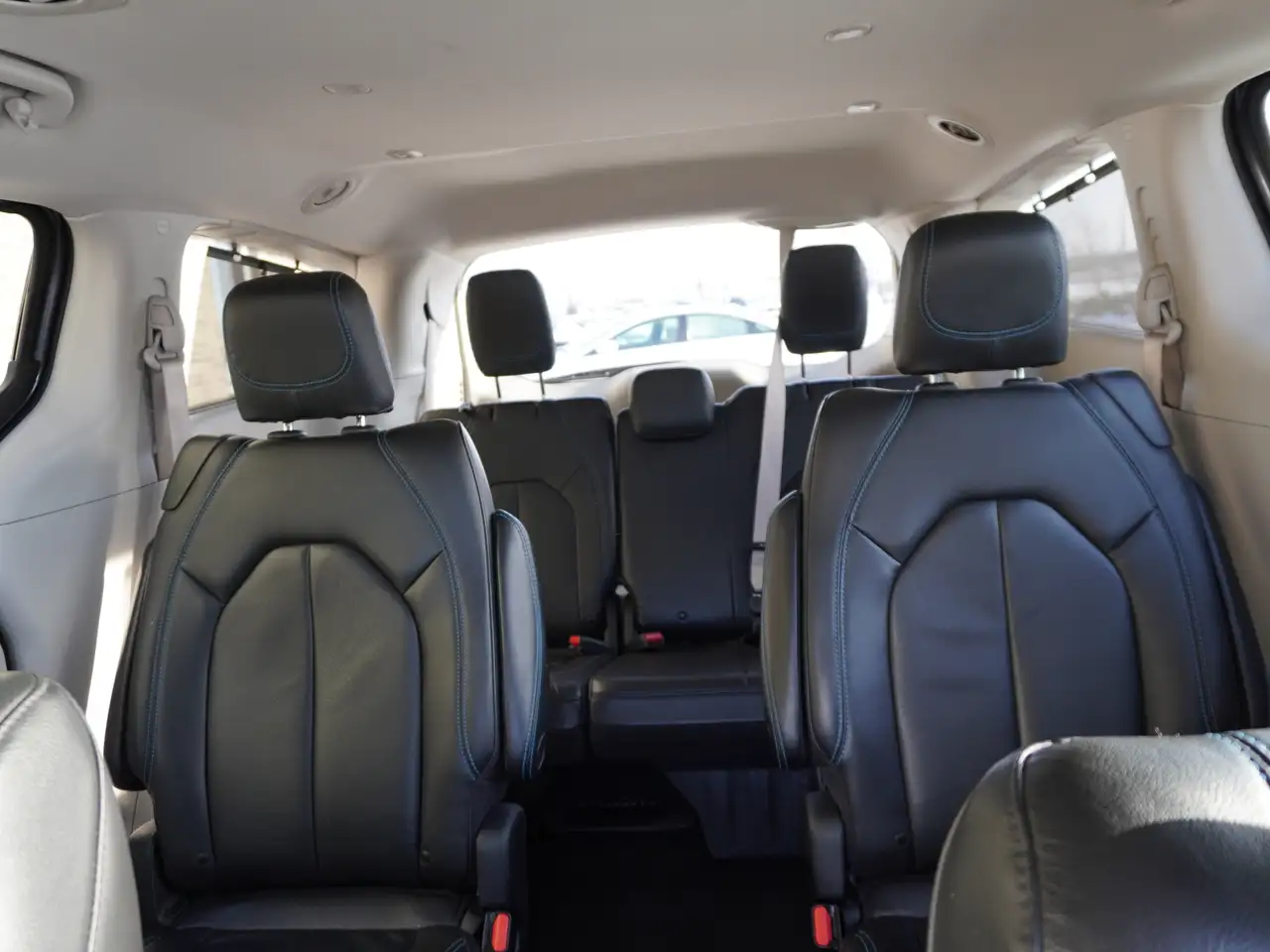 Chrysler Pacifica снимка Chrysler Pacifica