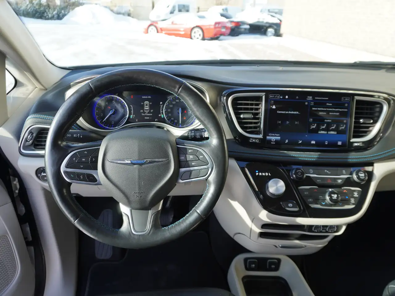 Chrysler Pacifica снимка Chrysler Pacifica
