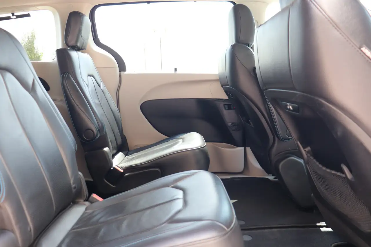 Chrysler Pacifica снимка Chrysler Pacifica