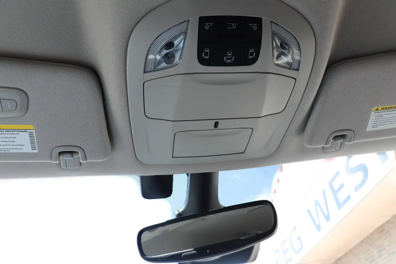Chrysler Pacifica снимка Chrysler Pacifica