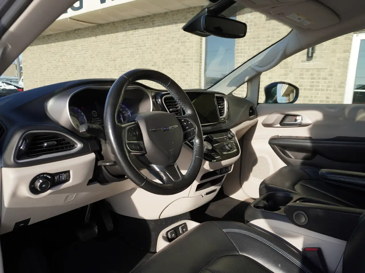 Chrysler Pacifica снимка Chrysler Pacifica