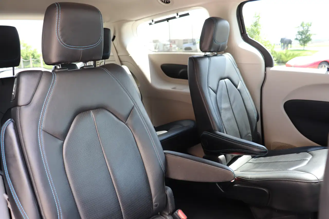 Chrysler Pacifica снимка Chrysler Pacifica