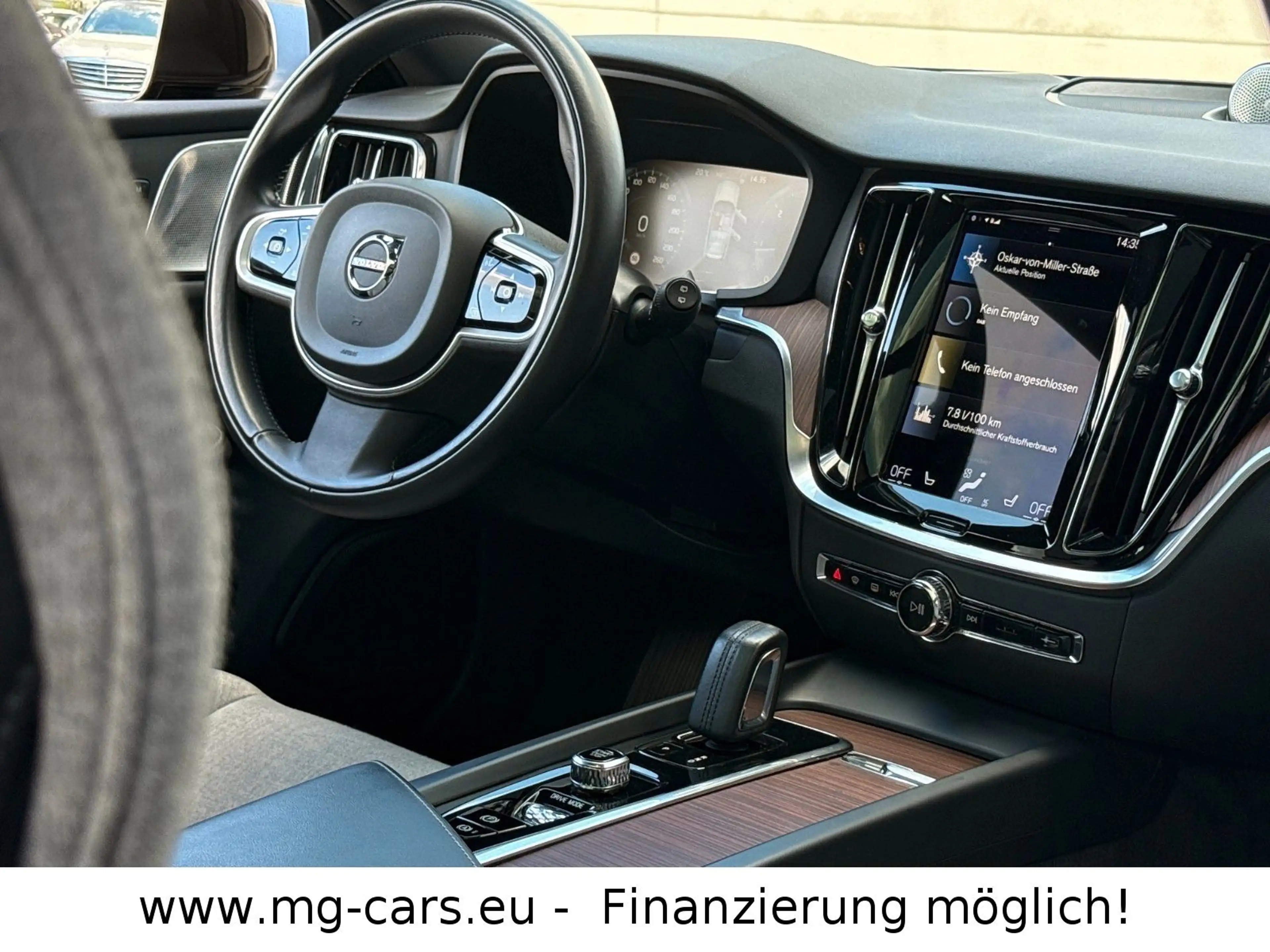 Volvo V60 Cross Country Pro AWD~HUD~360°KAM~B&W~Pano! — photo 13