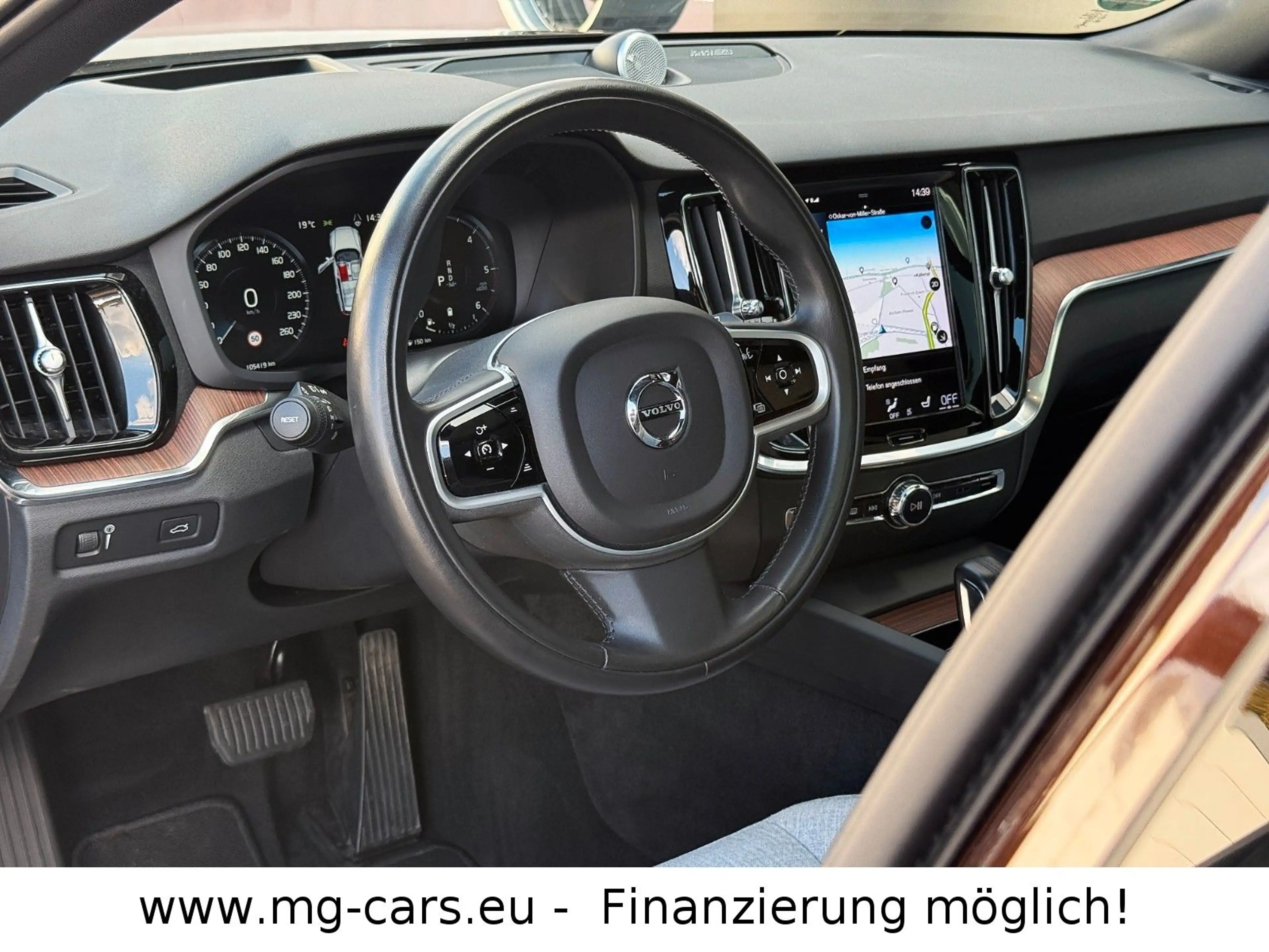 Volvo V60 Cross Country Pro AWD~HUD~360°KAM~B&W~Pano! — photo 15