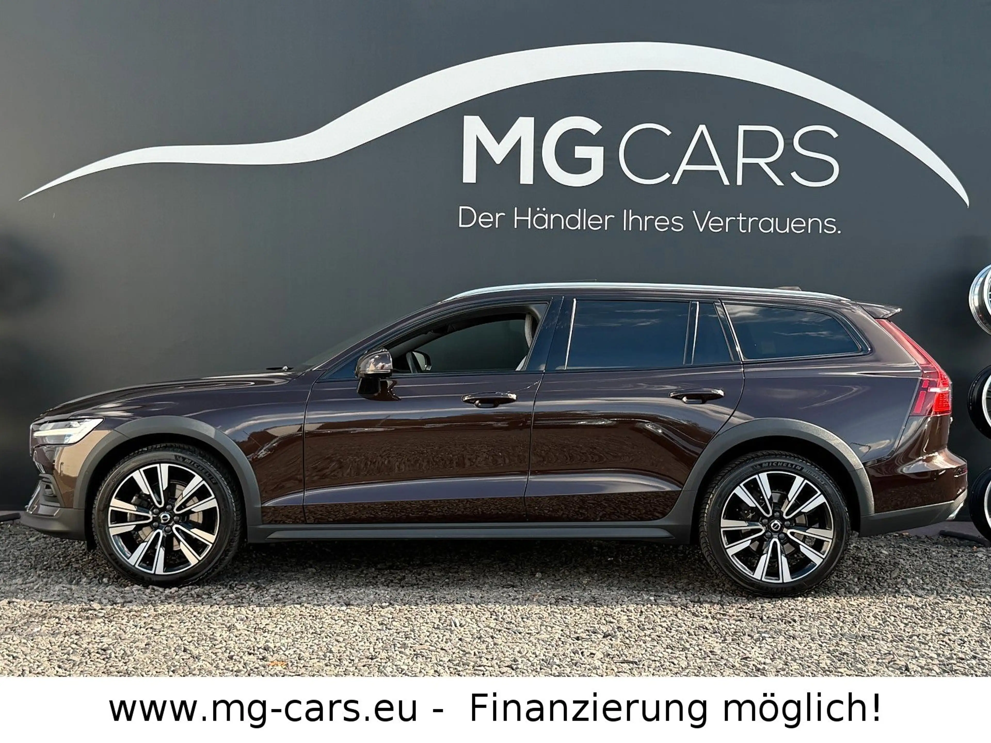 Volvo V60 Cross Country Pro AWD~HUD~360°KAM~B&W~Pano! — photo 5