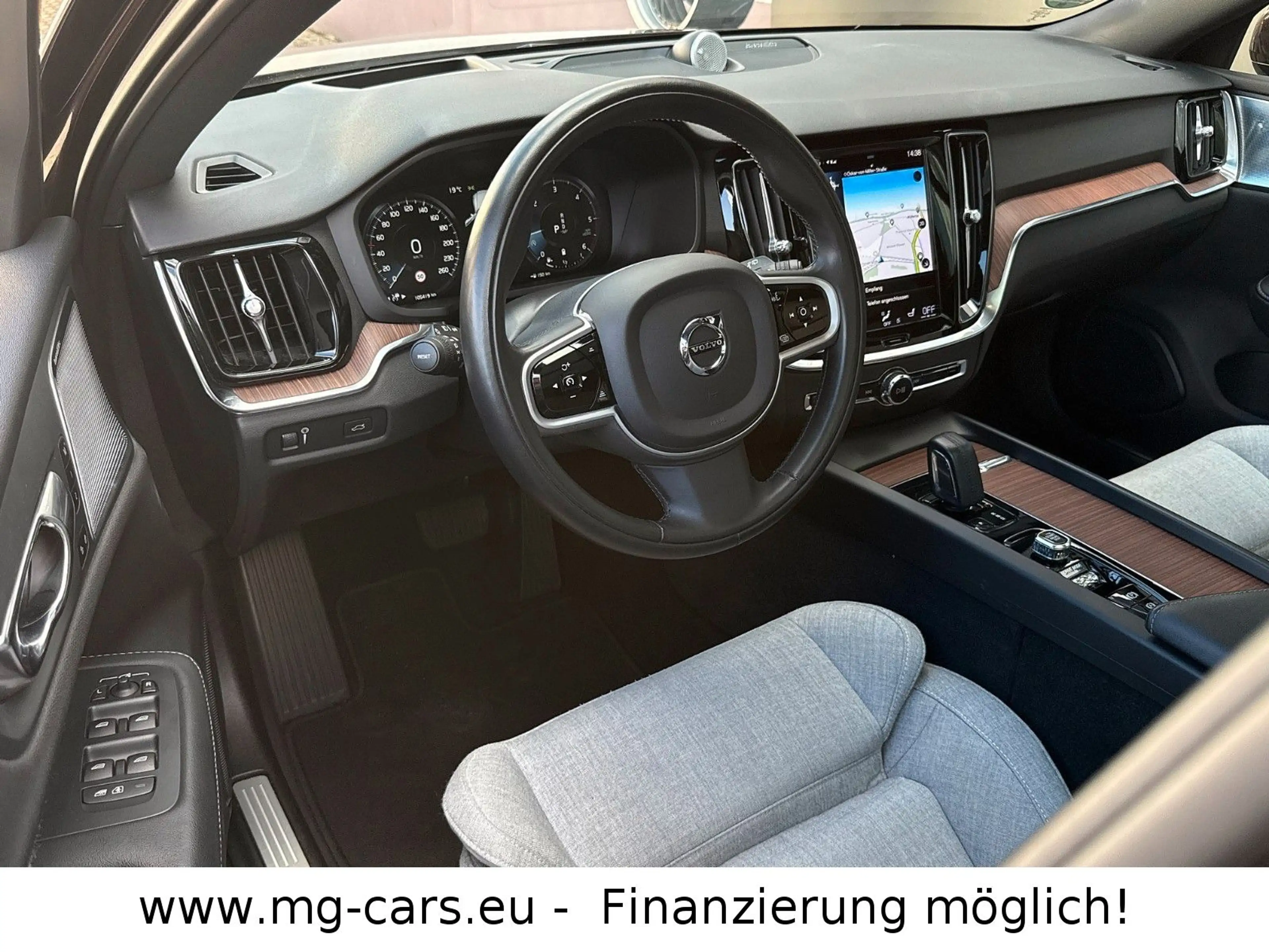 Volvo V60 Cross Country Pro AWD~HUD~360°KAM~B&W~Pano! — photo 10