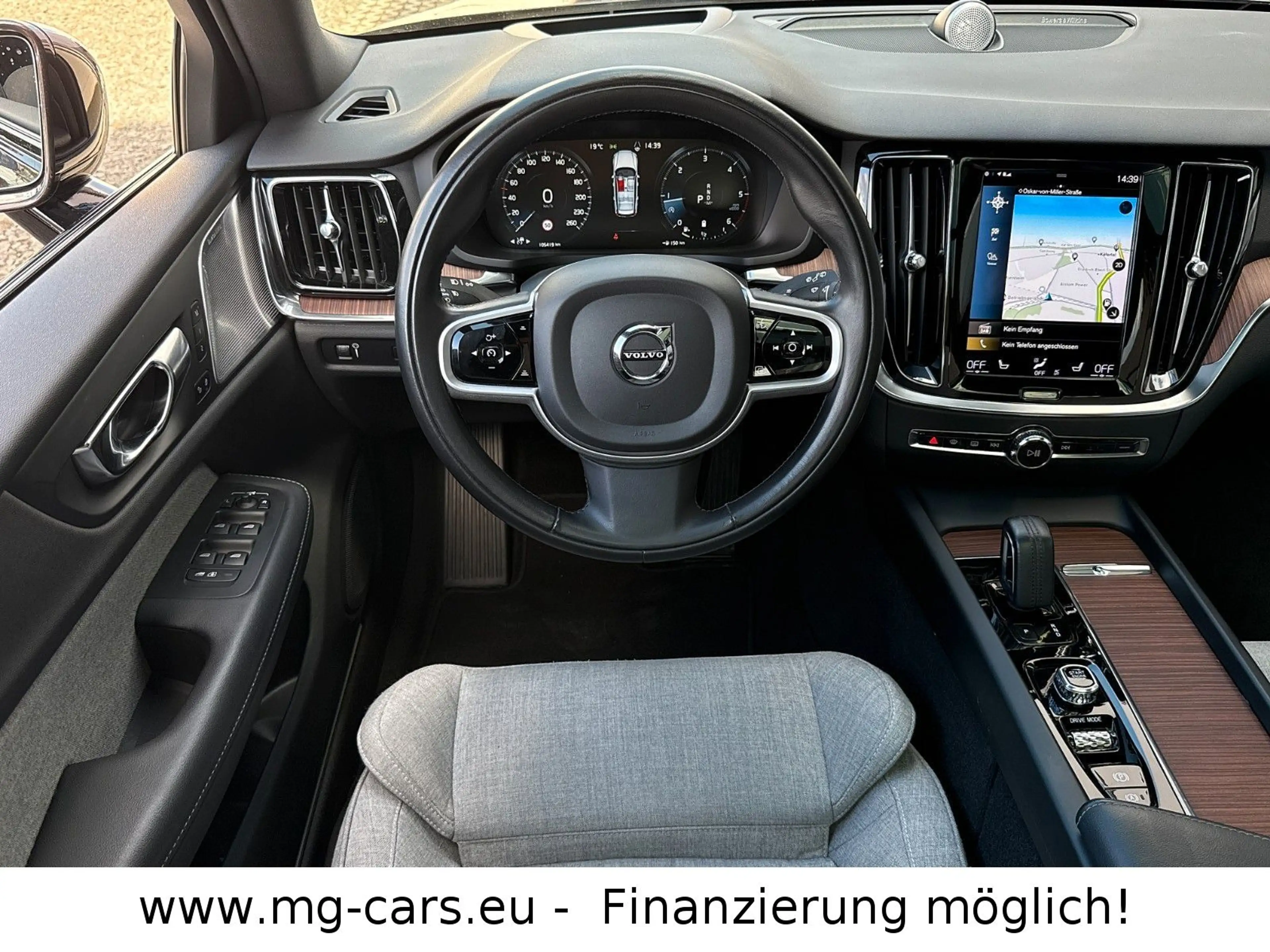 Volvo V60 Cross Country Pro AWD~HUD~360°KAM~B&W~Pano! — photo 12