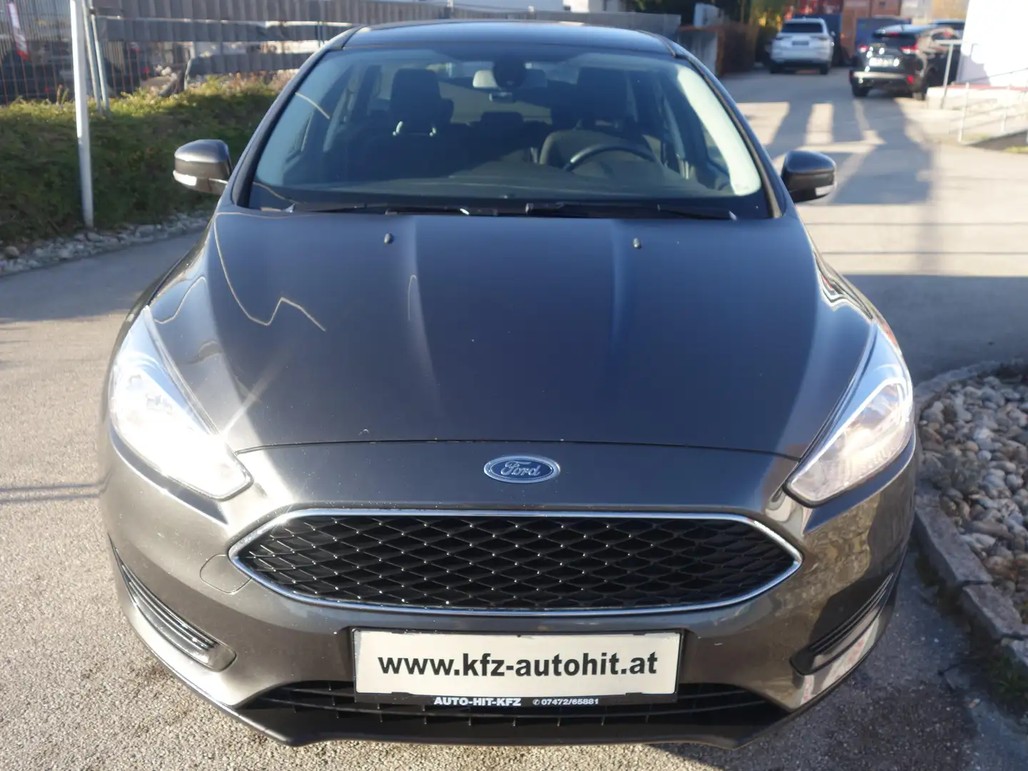 Ford Focus Traveller 1,5 TDCi Trend Grau - 2