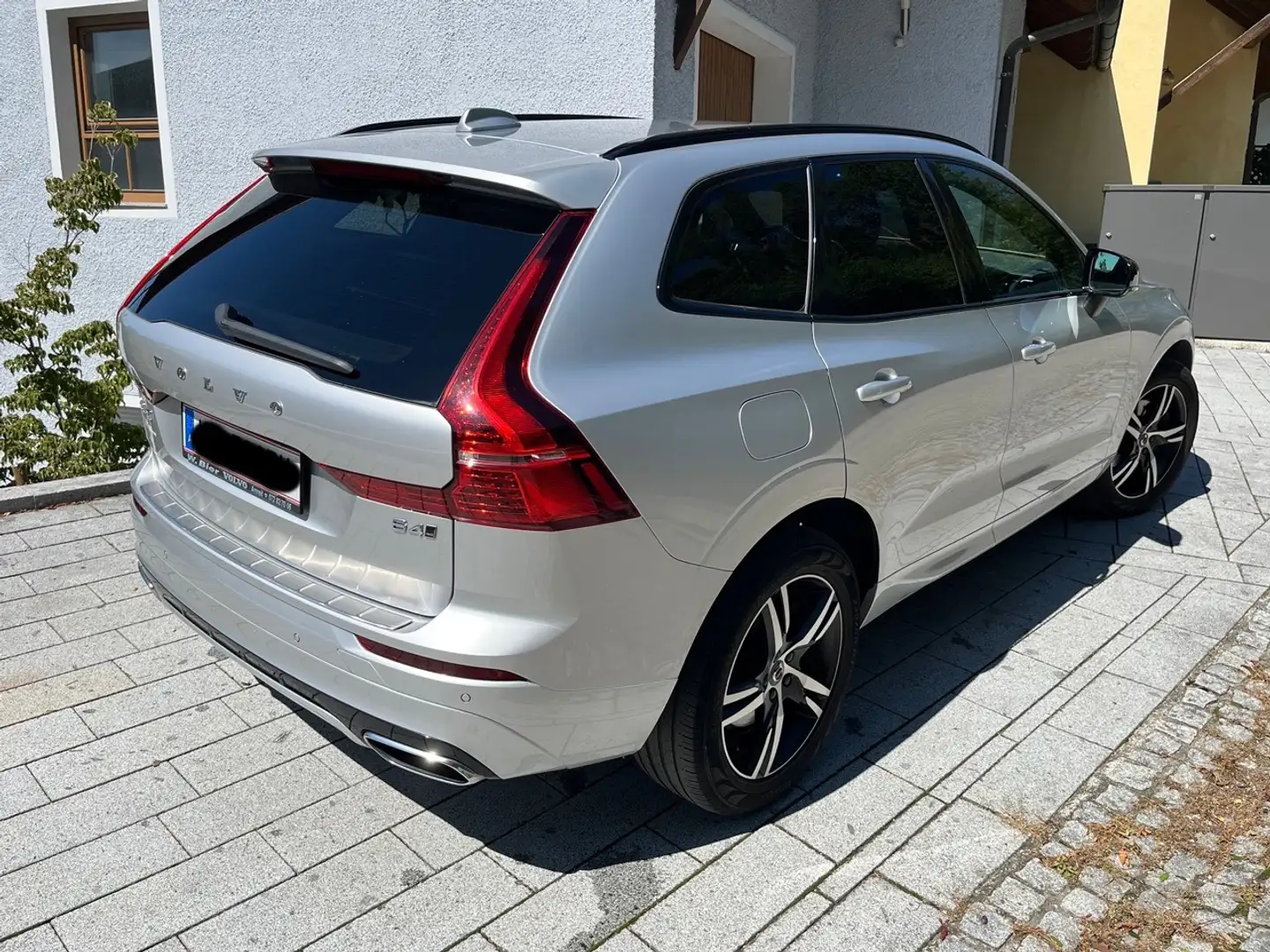 Volvo XC60 B4 R-Design MildHybrid Silber - 2