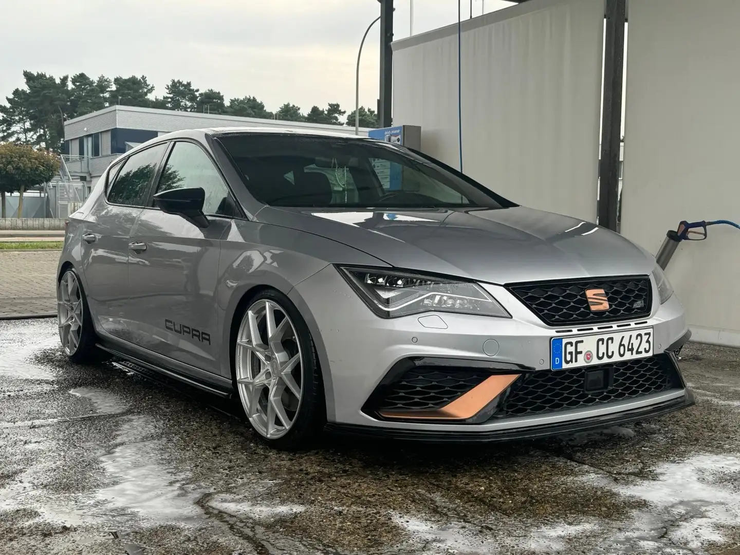 SEAT Leon 2.0 TSI Start&Stop DSG Cupra 300 Silber - 1