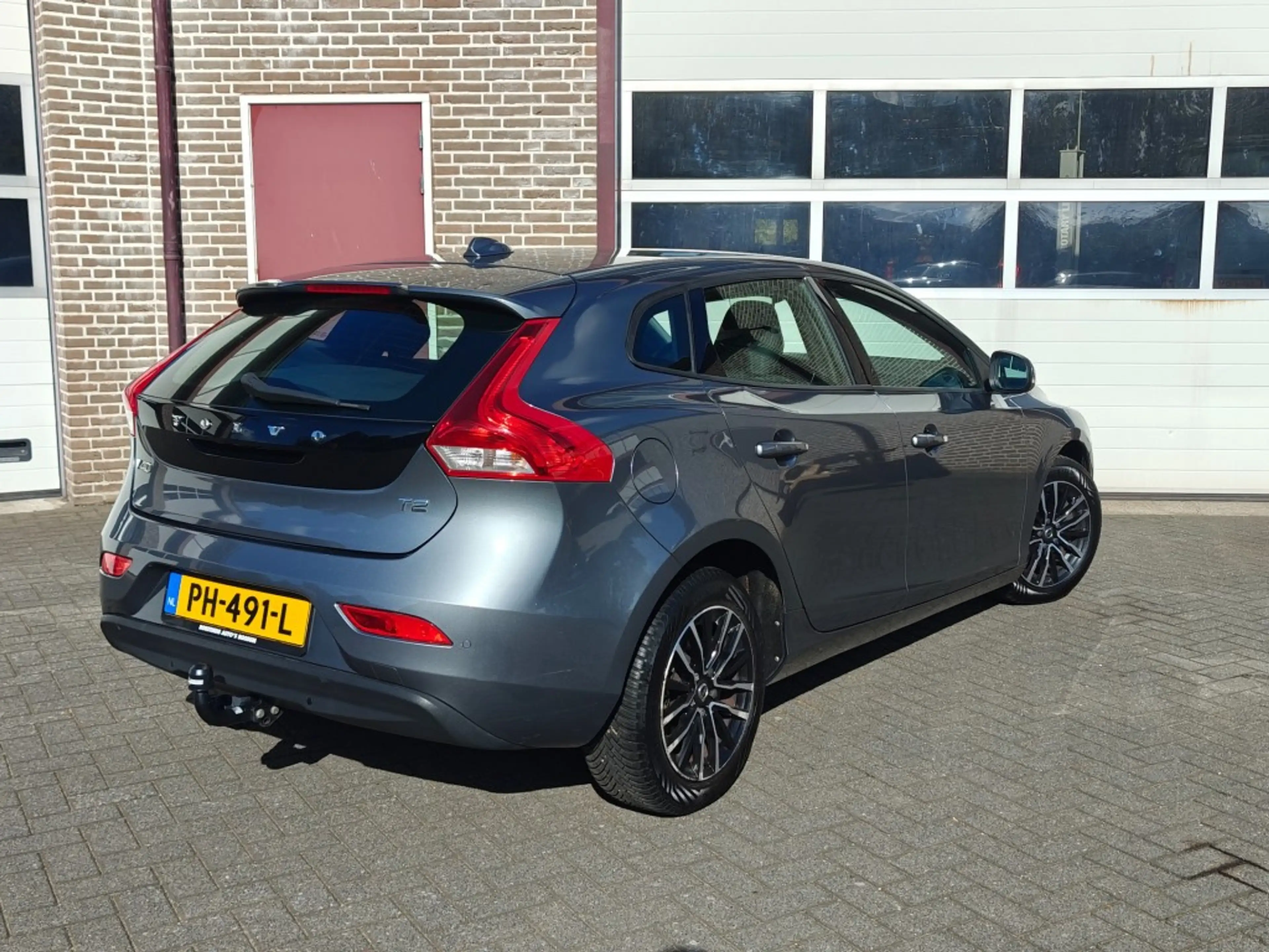 Volvo V40 1.5 t2 Nordic+ TrekhaakAutomaatAll seasonsPrijs al — photo 4