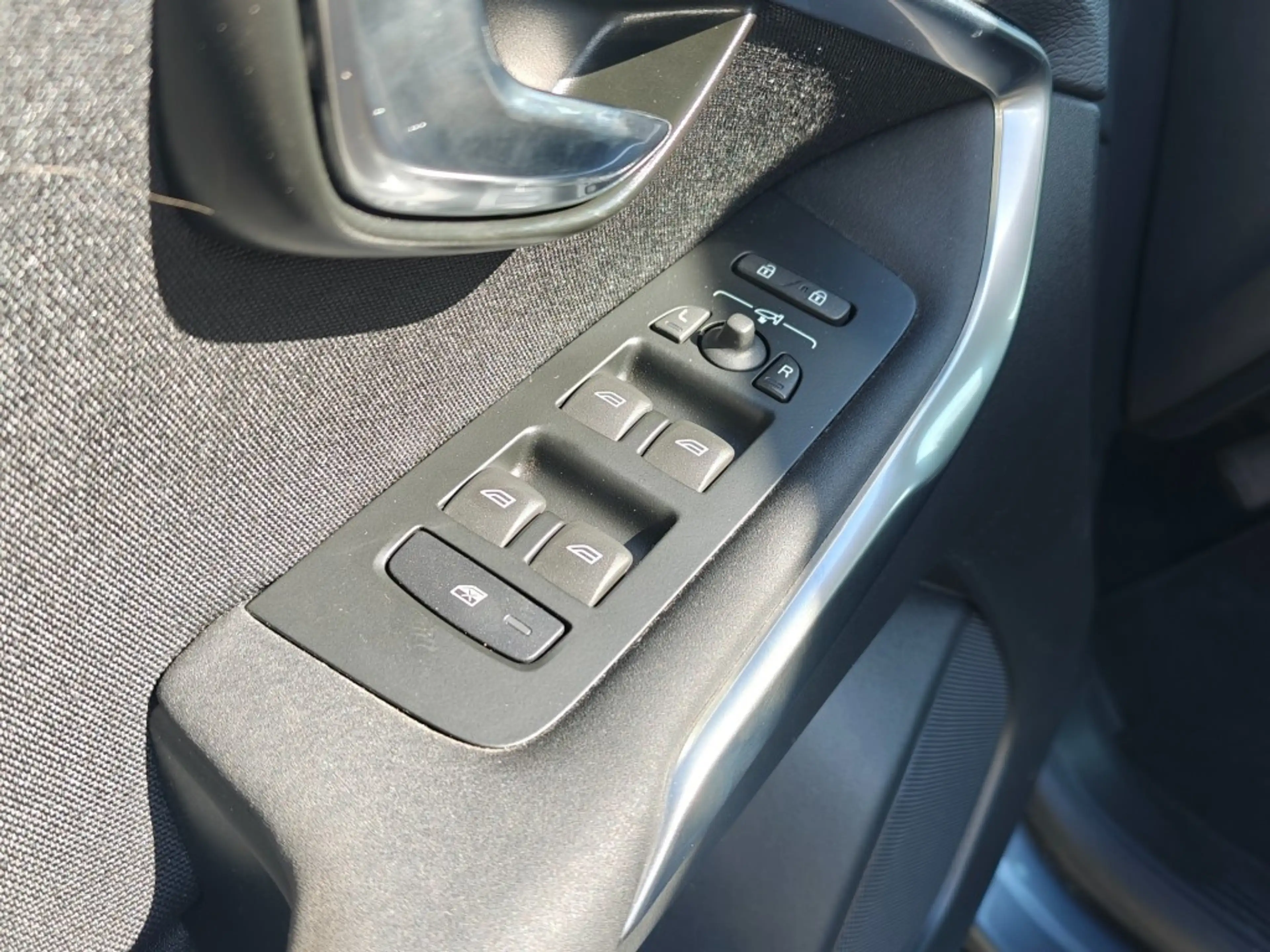 Volvo V40 1.5 t2 Nordic+ TrekhaakAutomaatAll seasonsPrijs al — photo 9