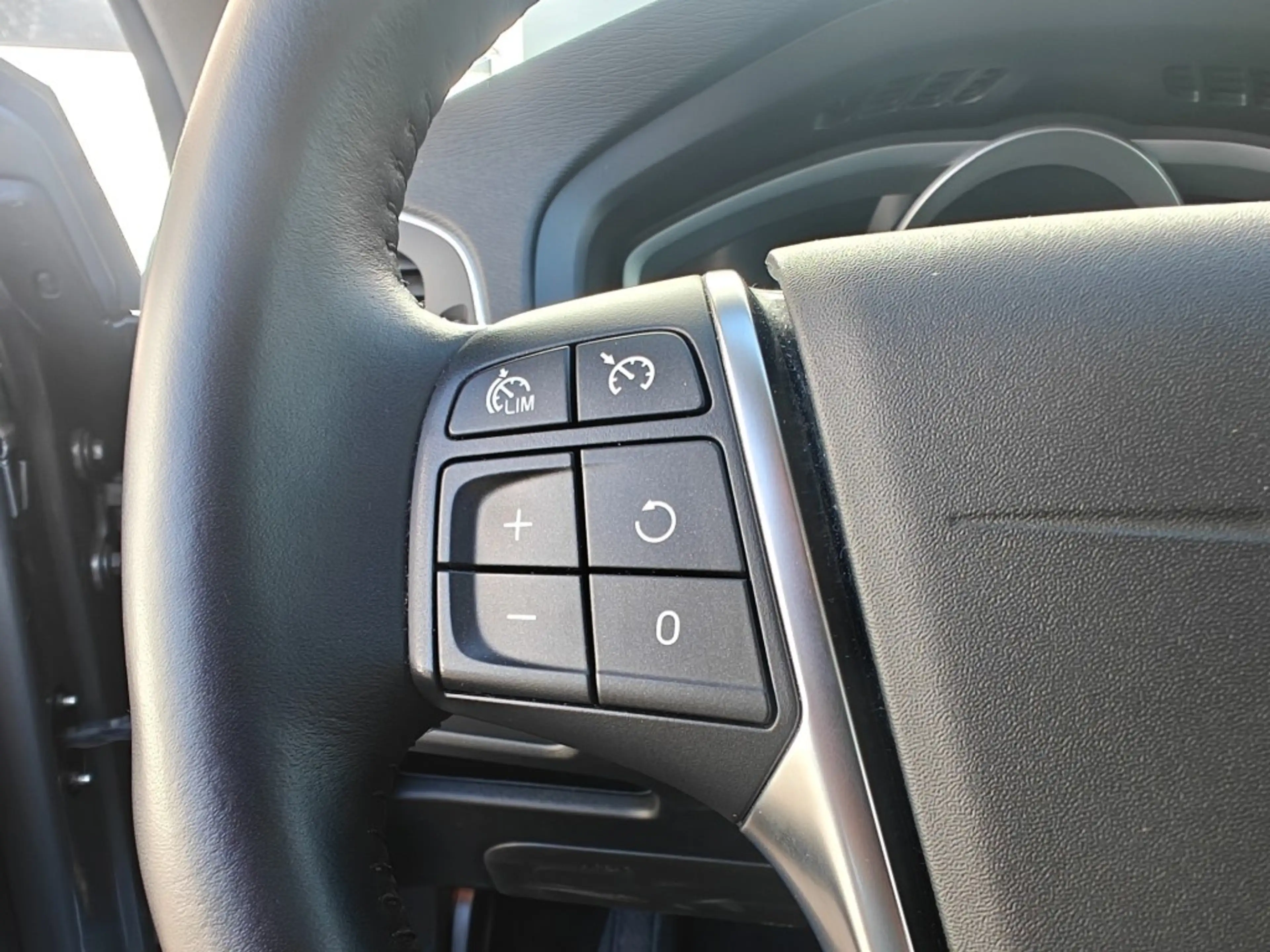 Volvo V40 1.5 t2 Nordic+ TrekhaakAutomaatAll seasonsPrijs al — photo 12
