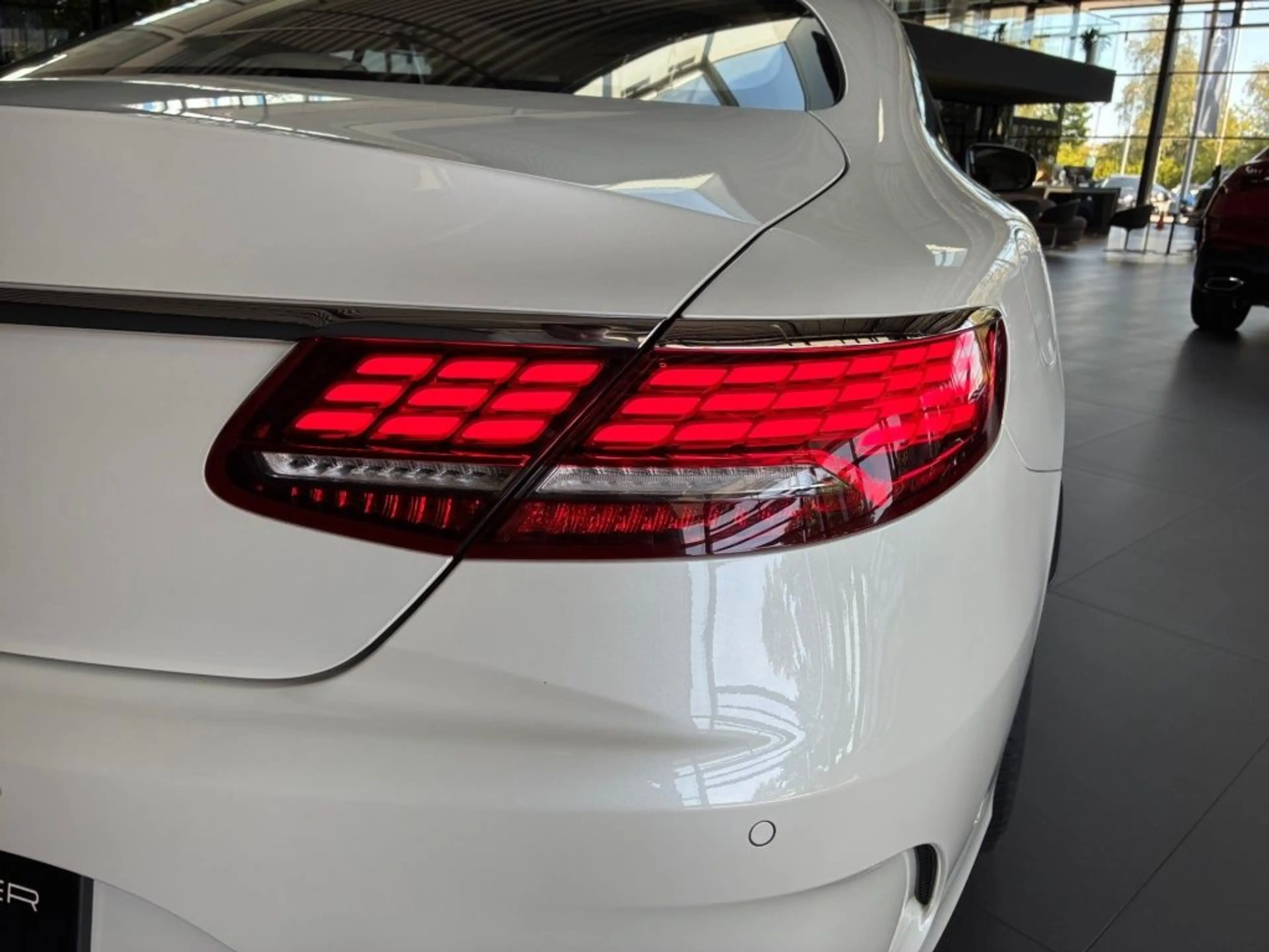 Mercedes-Benz S 560 4MATIC Coupé AMG+MEMORY+360°+PANO+BURM. — photo 10