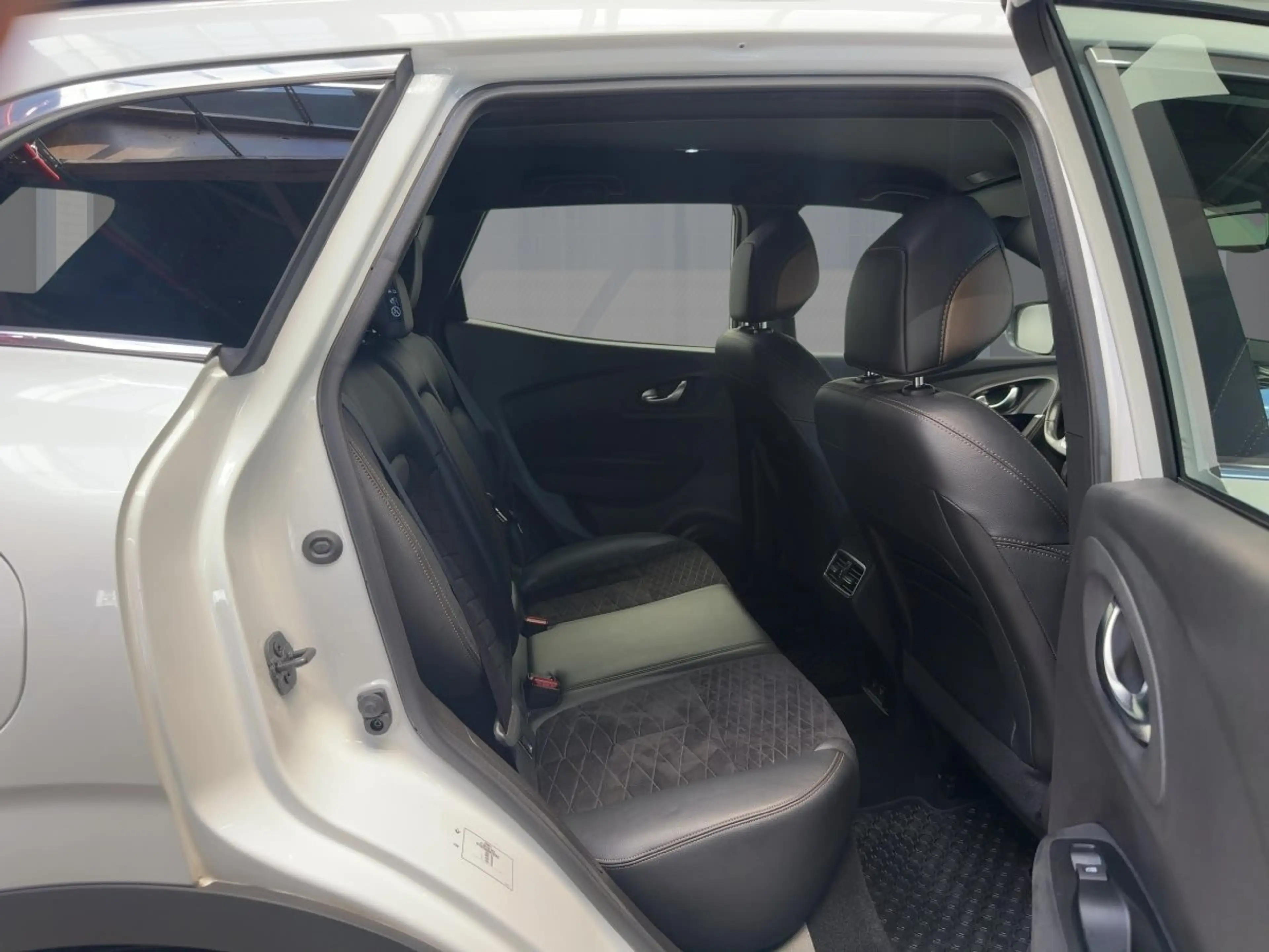 Renault Kadjar Black Edition TCe 160 EDC — photo 9