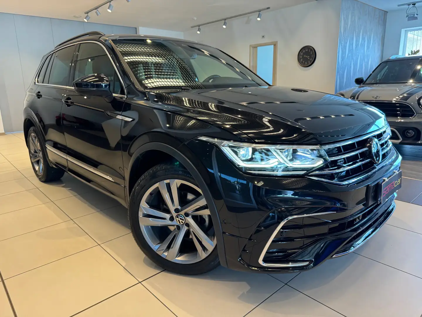 Volkswagen Tiguan 2.0 tdi R-Line 150cv dsg ACC,TELEC,IQ.LIGHT,KEYLES Nero - 1