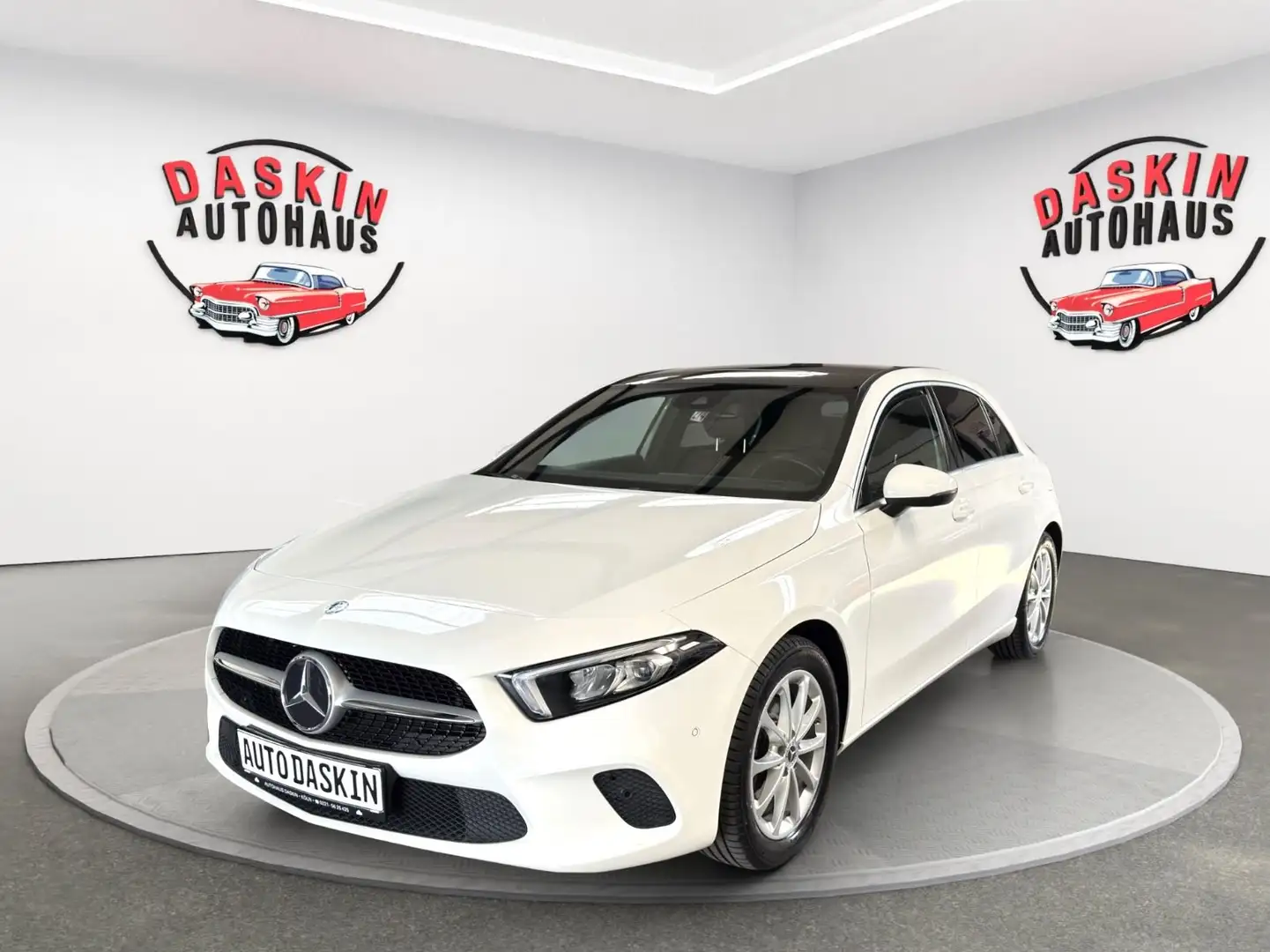 Mercedes-Benz A 180 PANORAMA/NAVI/SCHECKHEFT/TÜV NEU Weiß - 2