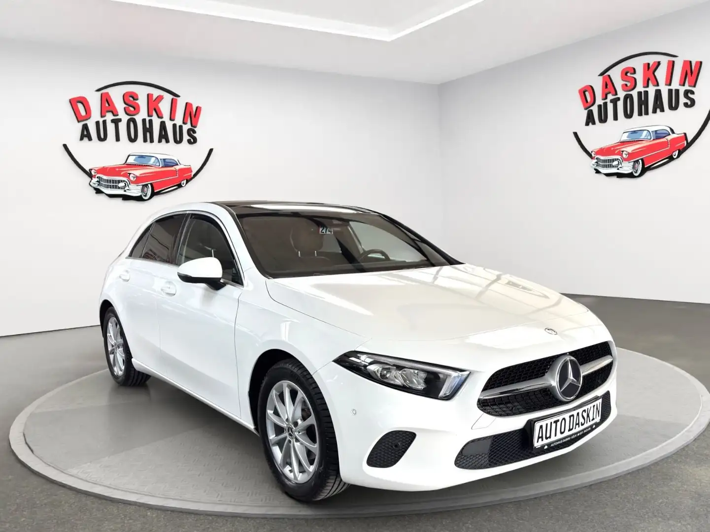 Mercedes-Benz A 180 PANORAMA/NAVI/SCHECKHEFT/TÜV NEU Weiß - 1