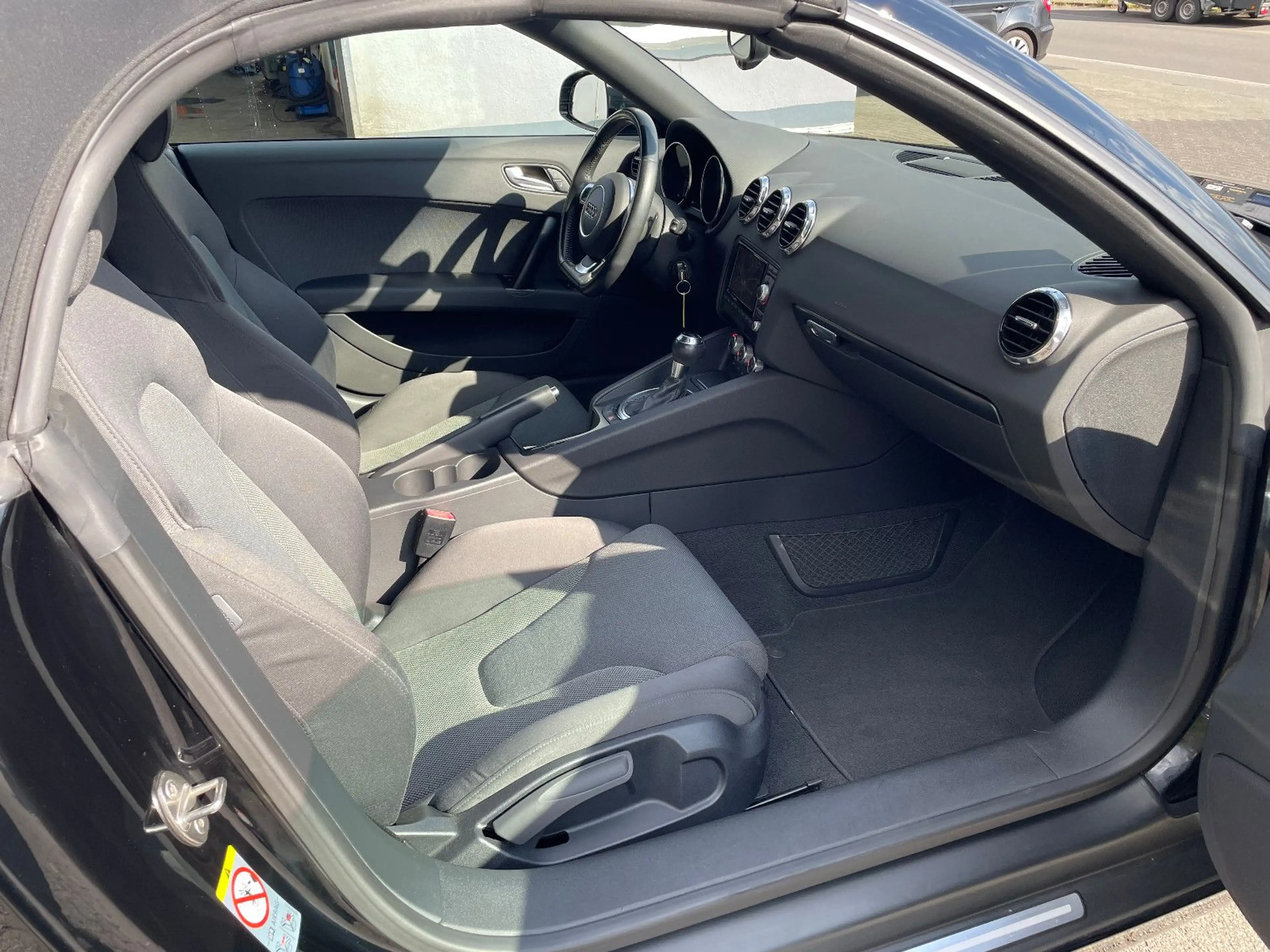 Audi TT 1.8 TFSI Cabrio Autom MMI Navi+ 17" — photo 11