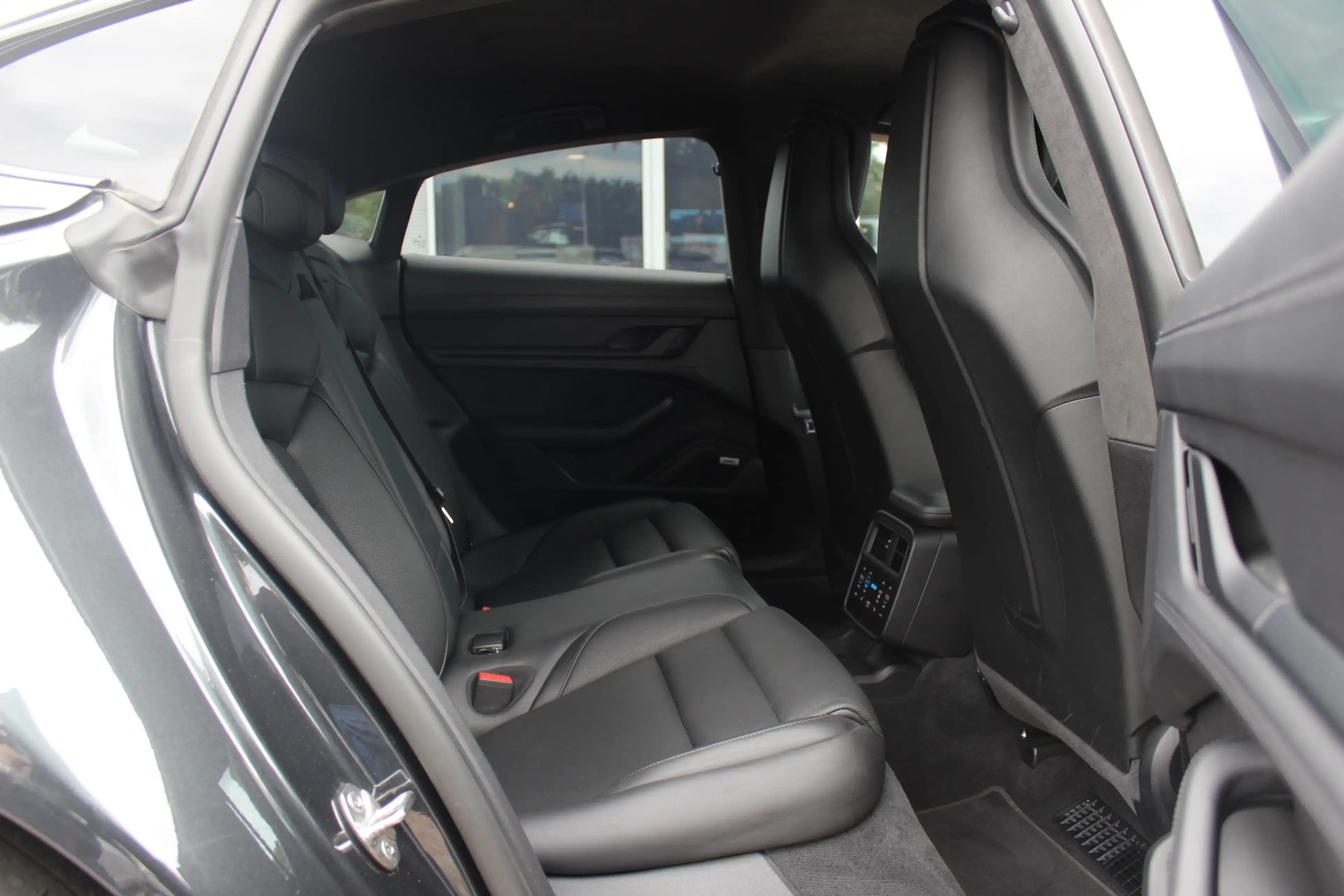 Porsche Taycan Turbo 93 kWh / 360Camera / Passenger Display / Ach — photo 13