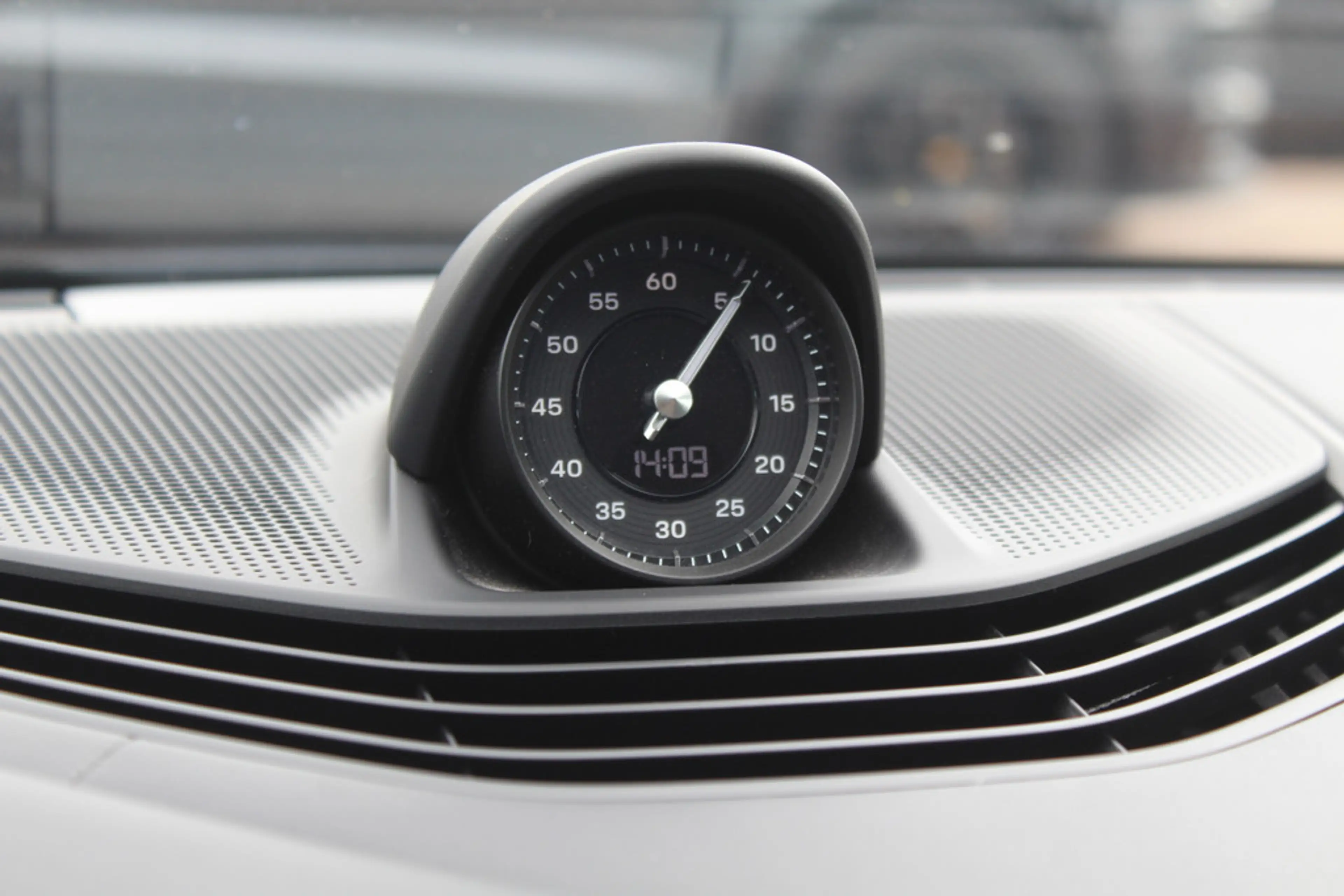 Porsche Taycan Turbo 93 kWh / 360Camera / Passenger Display / Ach — photo 28