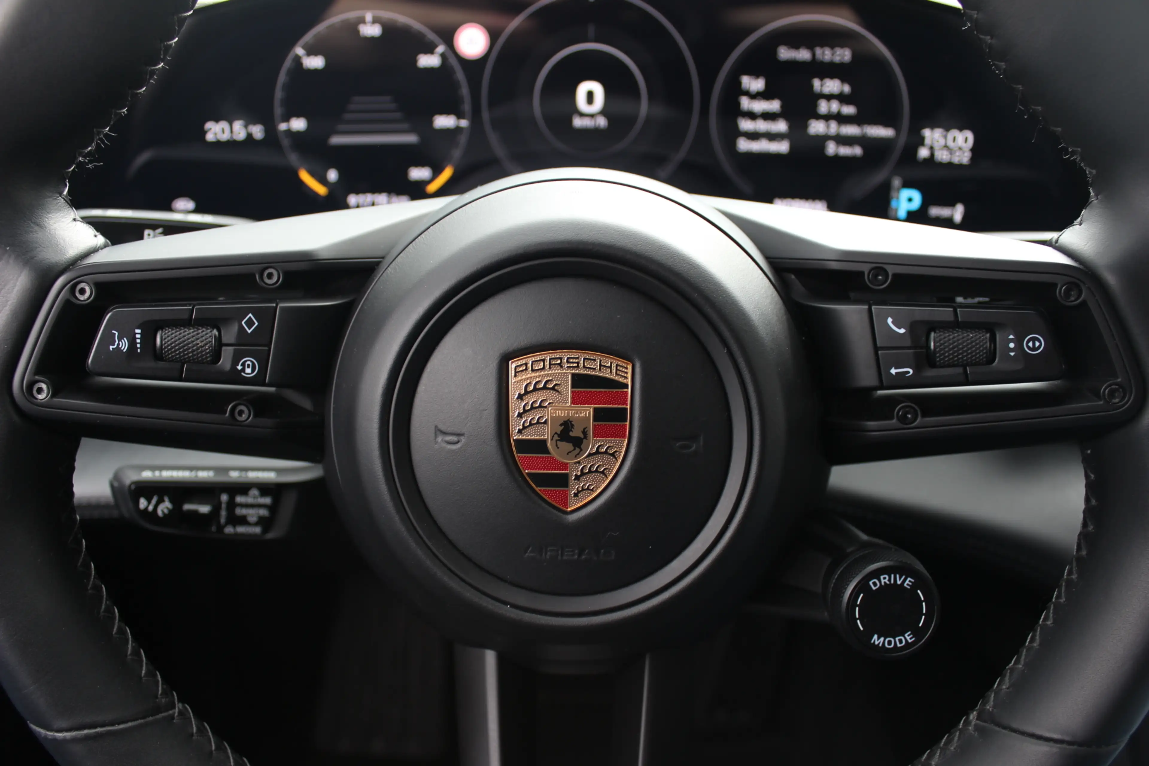 Porsche Taycan Turbo 93 kWh / 360Camera / Passenger Display / Ach — photo 34