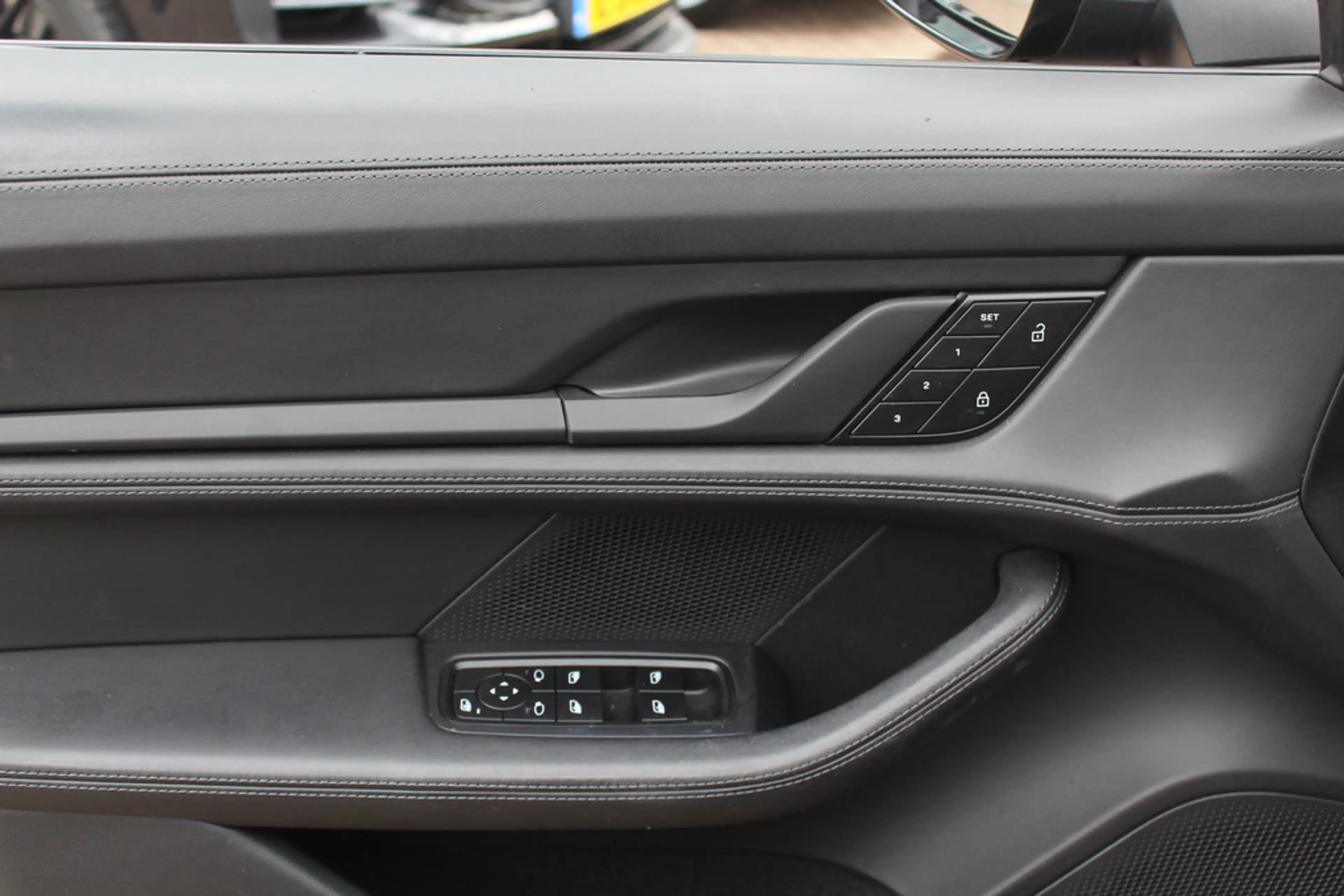 Porsche Taycan Turbo 93 kWh / 360Camera / Passenger Display / Ach — photo 37