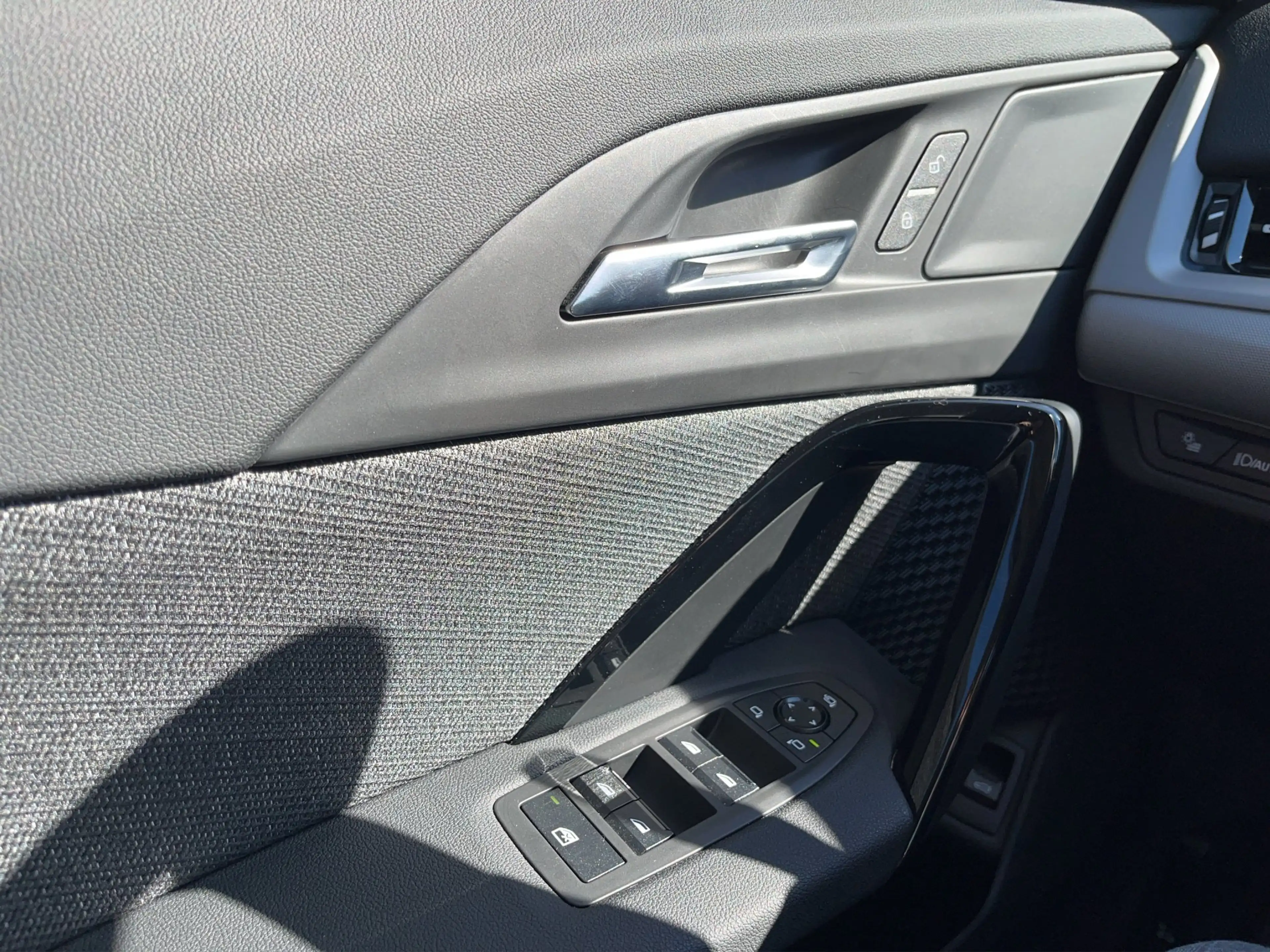 BMW iX1 eDrive 20 KAM LED ACC Kam. SHZ AHK AUT LM — photo 13