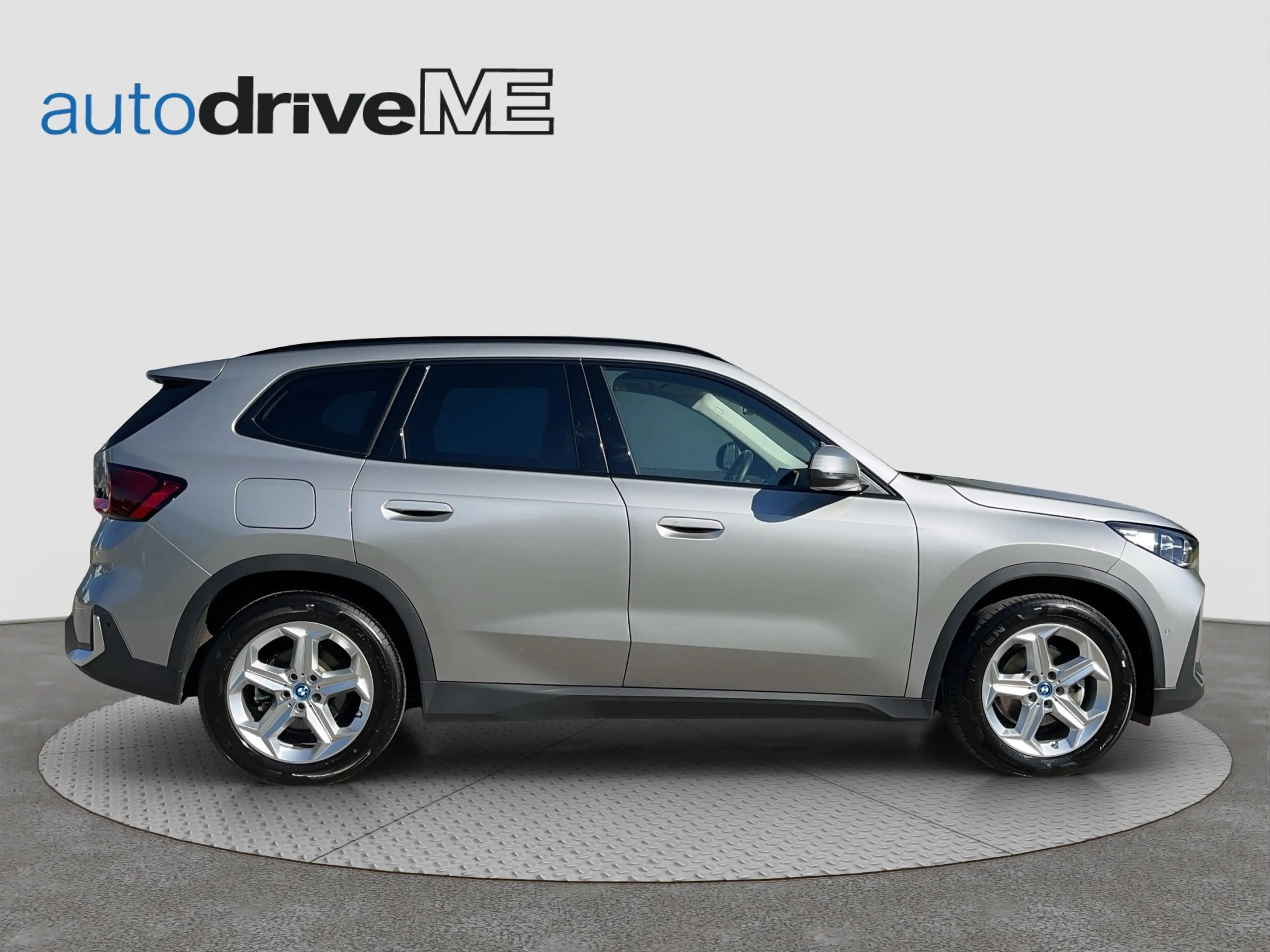 BMW iX1 eDrive 20 KAM LED ACC Kam. SHZ AHK AUT LM — photo 8