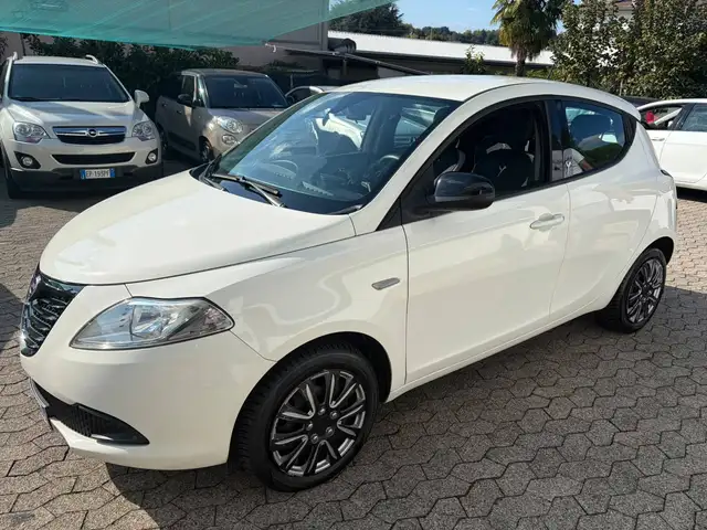 Lancia Ypsilon 1.2 Elefantino 69CV*EURO6*NEOPATENTATI